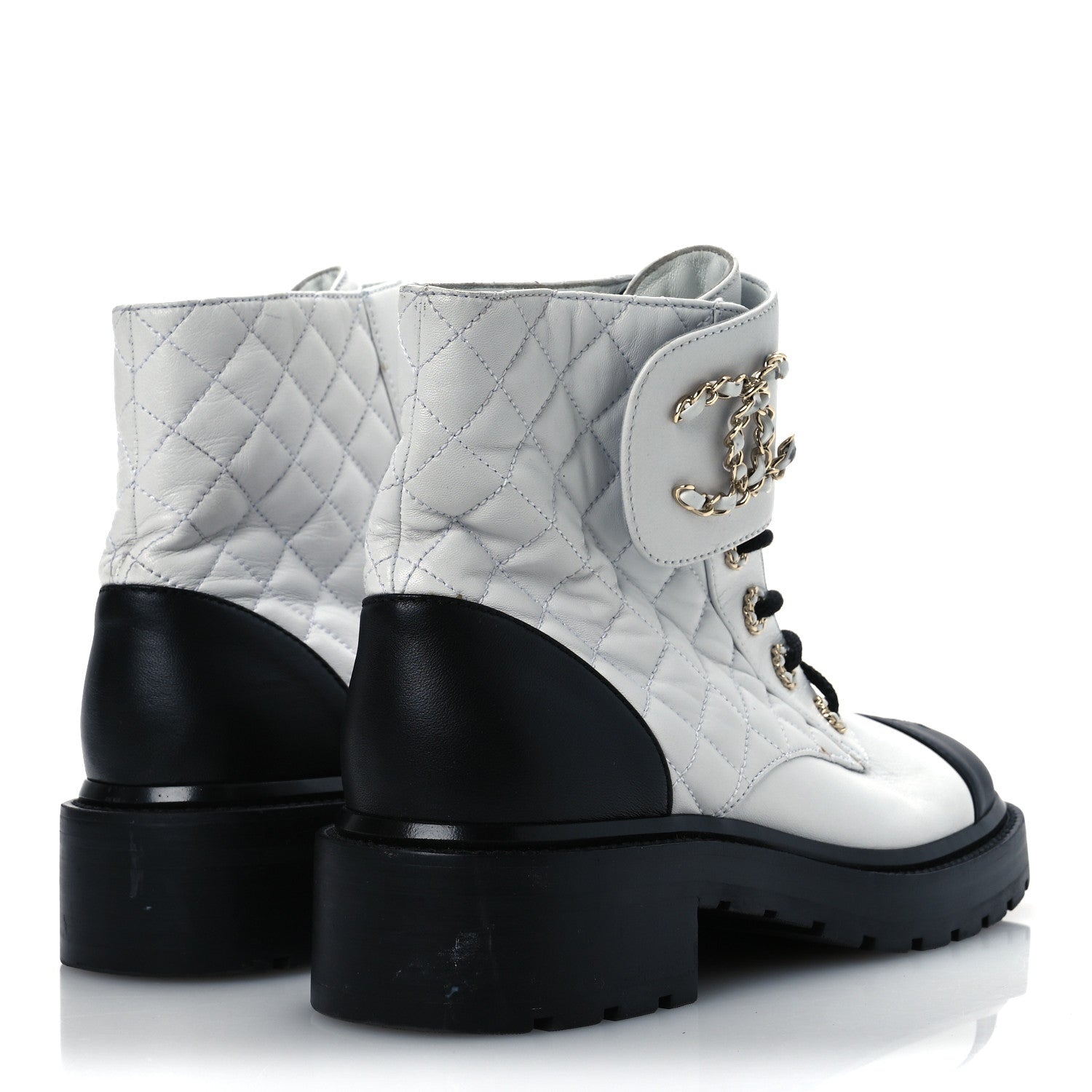 CHANEL キルティングブーツ ホワイト/ブラック Chanel Shiny Lambskin Quilted Lace Up Combat Boots 39.5 White