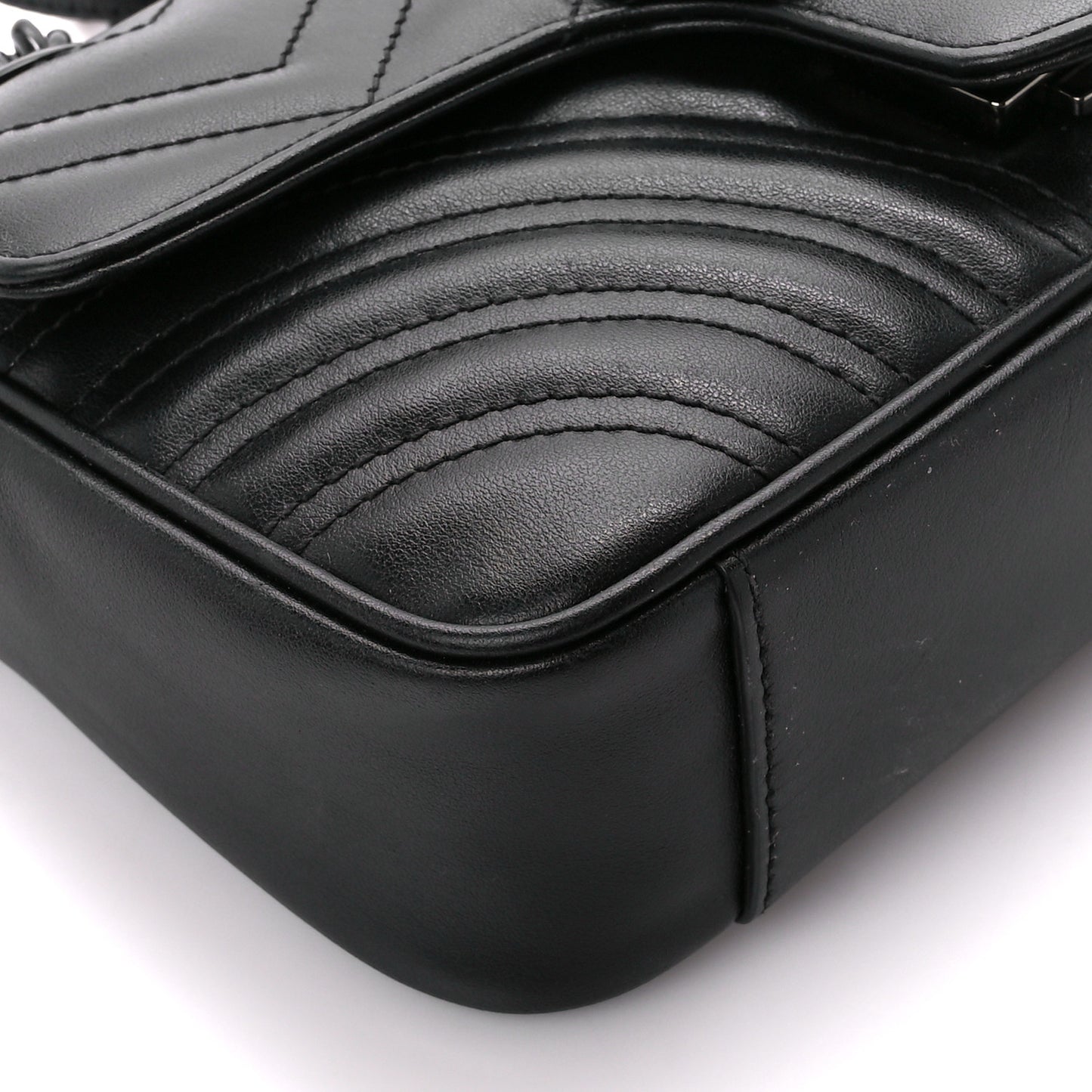 Calfskin Matelasse Monochrome Mini GG Marmont Shoulder Bag Black