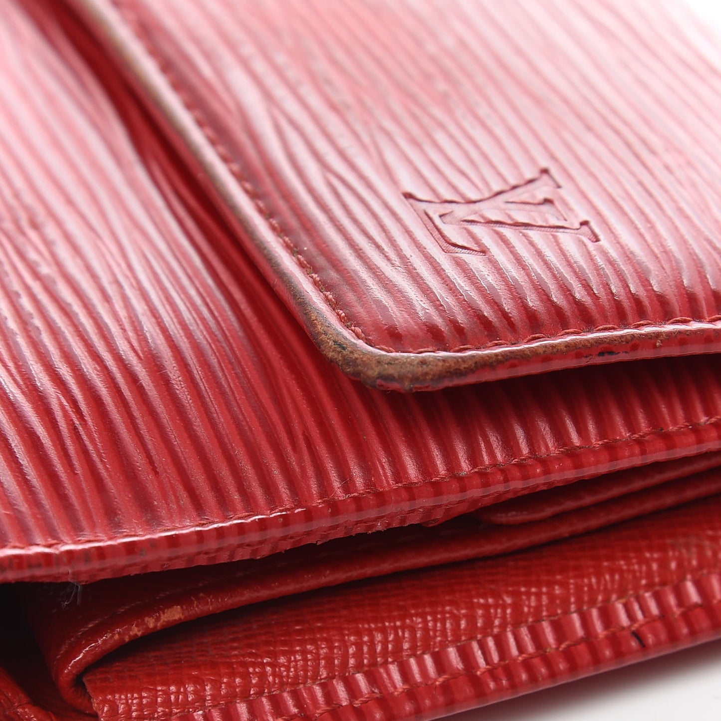 Epi Porte Tresor International Wallet Rouge