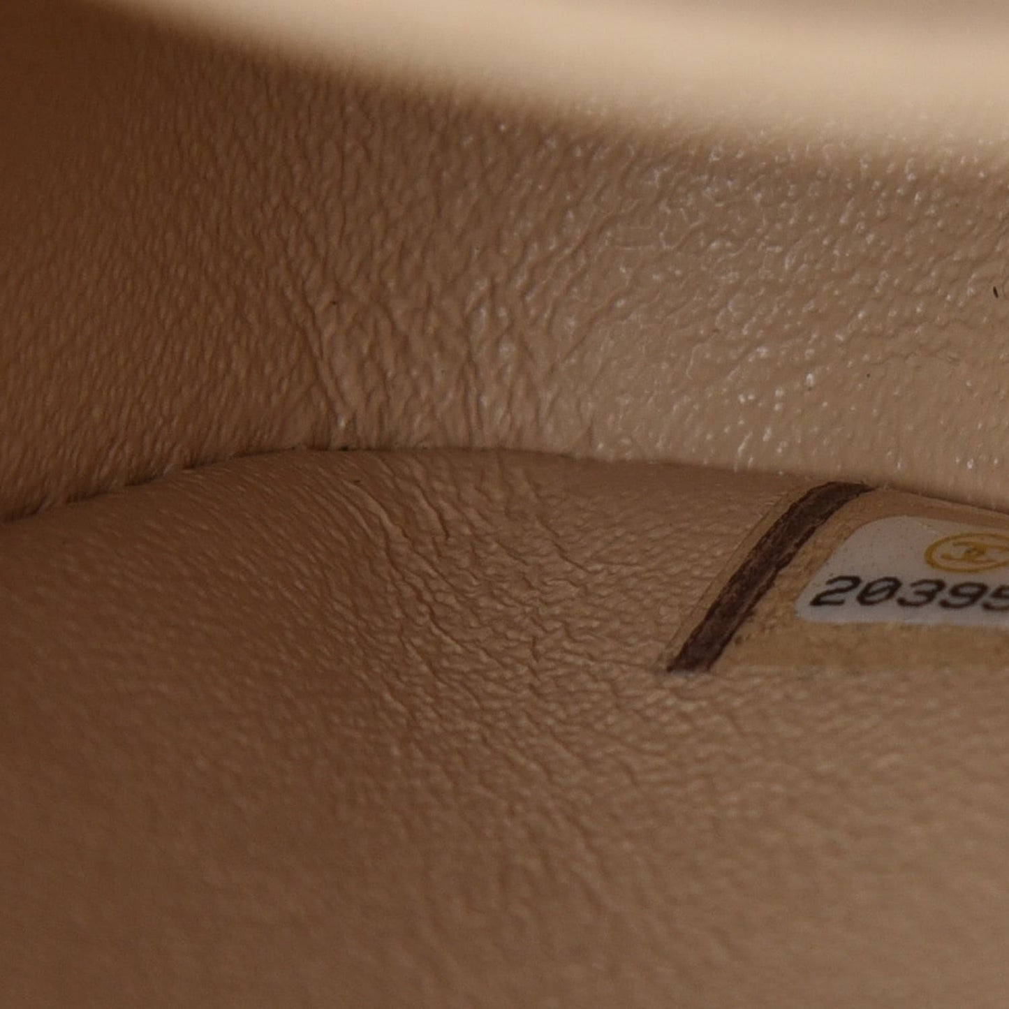 Caviar Quilted Jumbo Double Flap Beige Clair