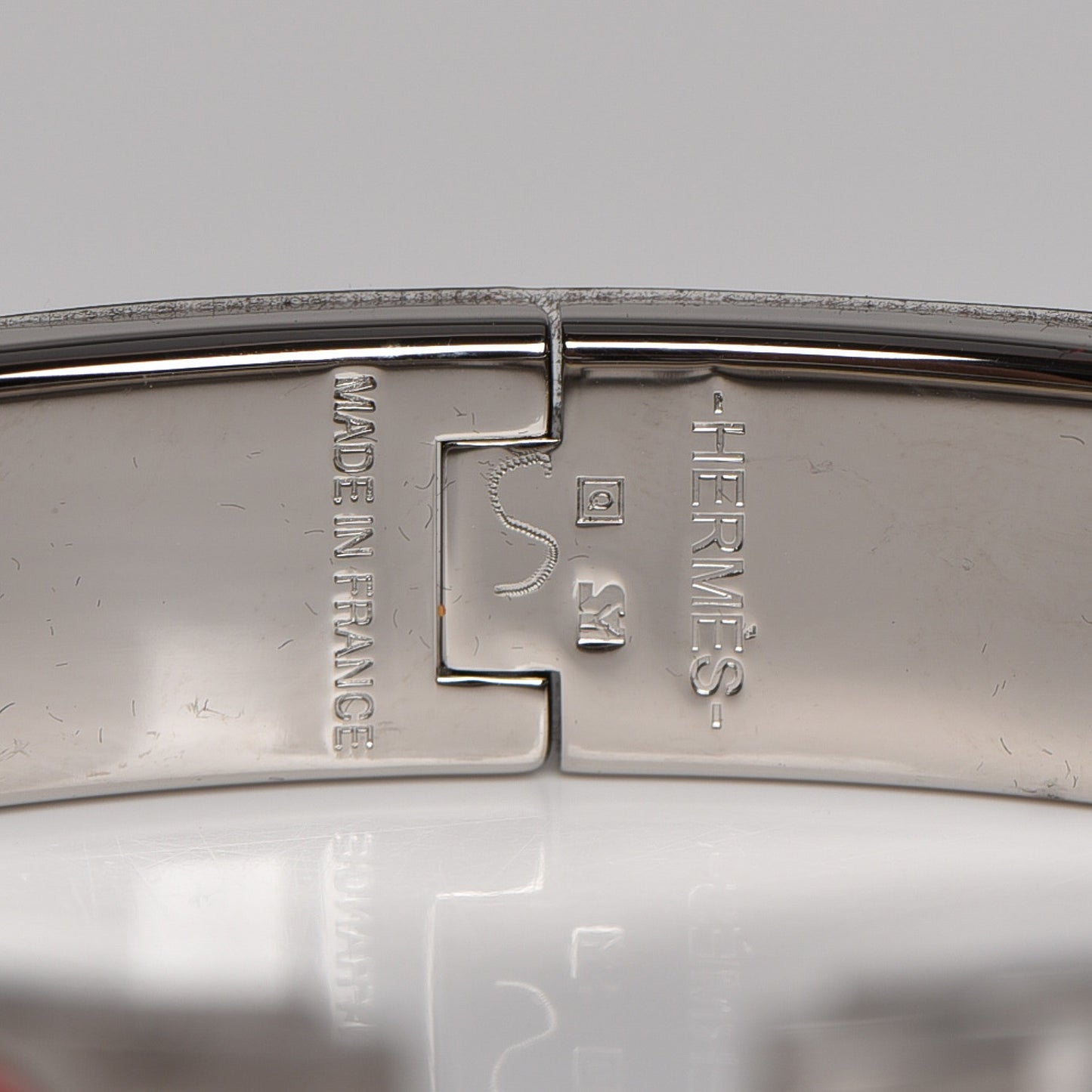 Enamel Narrow Clic Clac H Bracelet PM Rouge Amarante