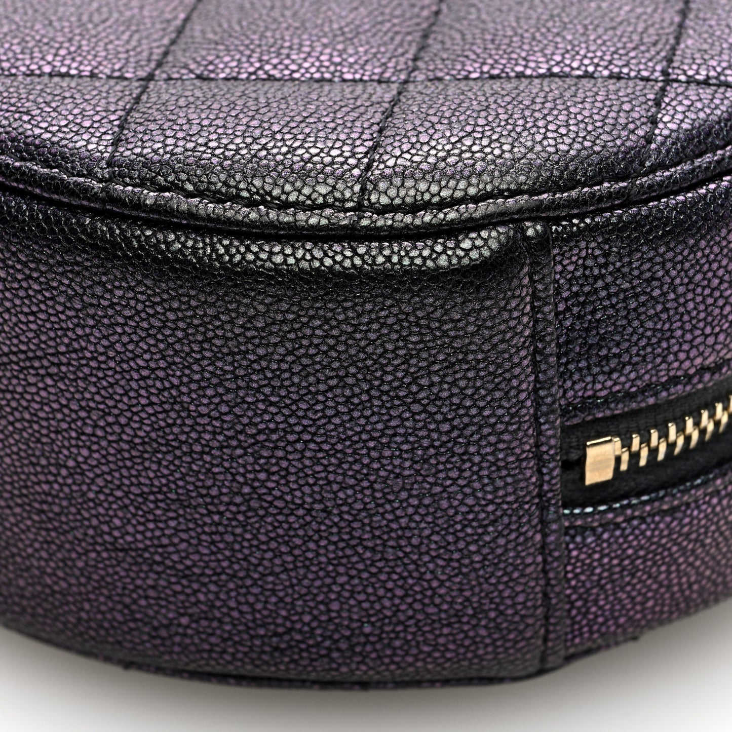 Iridescent Caviar Quilted Round Clutch With Chain Black