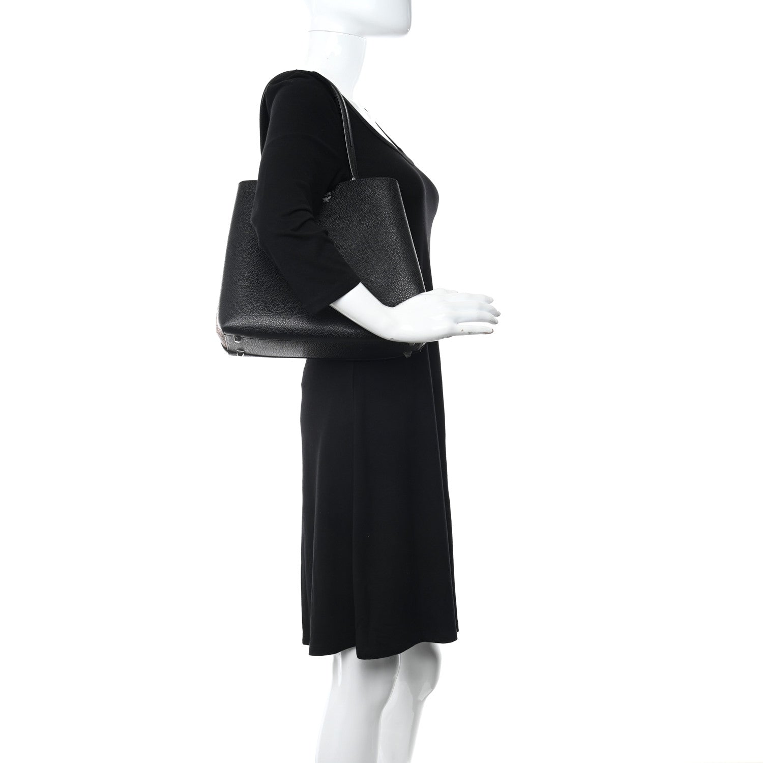 MCM Grained Calfskin Visetos Medium Sarah Hobo Black 2 of 11