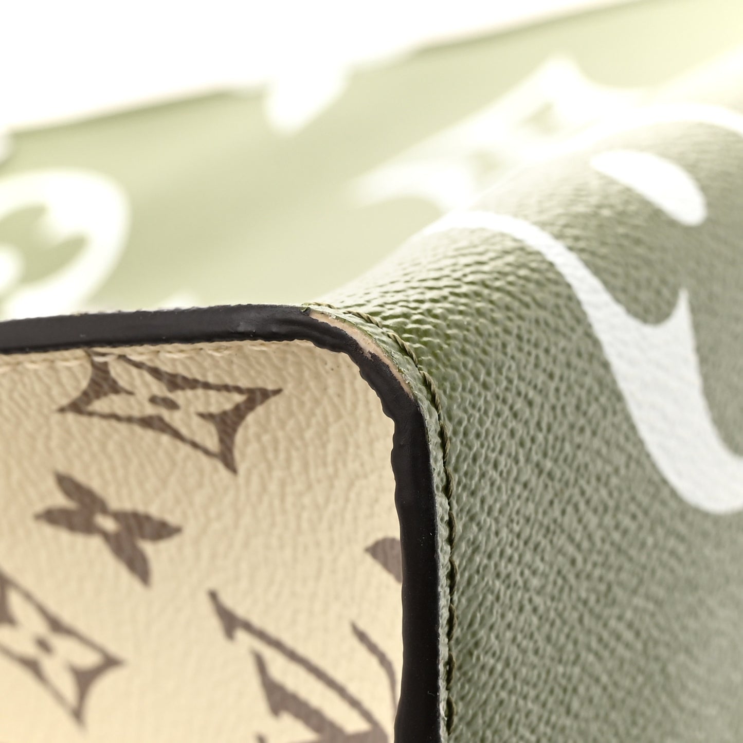 Monogram Giant Onthego GM Kaki Beige