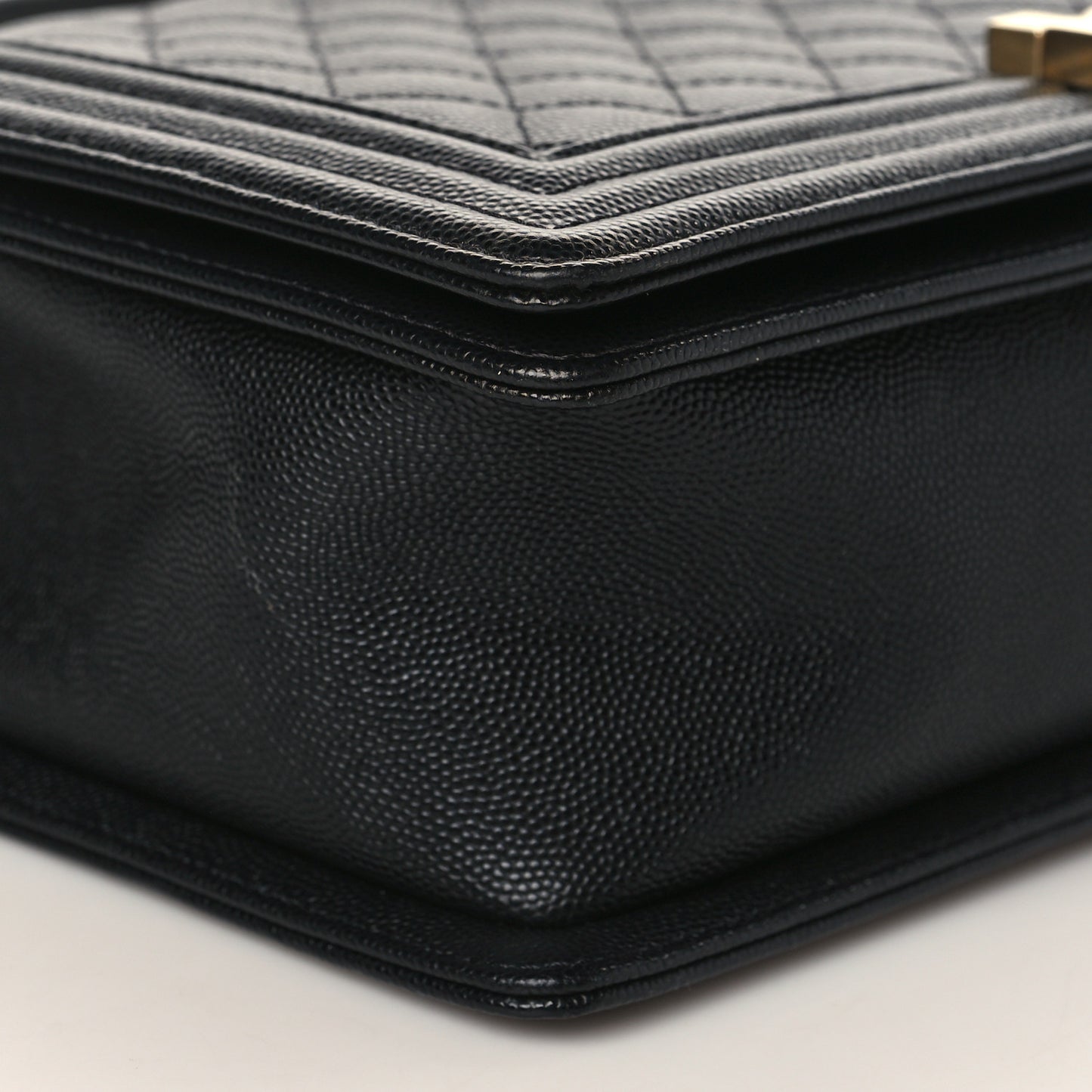 Caviar Quilted New Medium Boy Flap Black