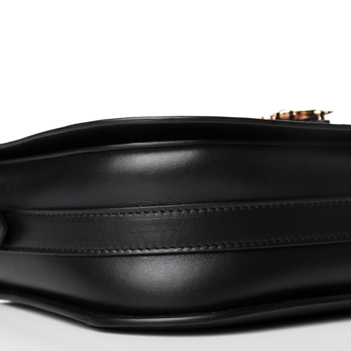 Vitello Virtus Shoulder Bag Black