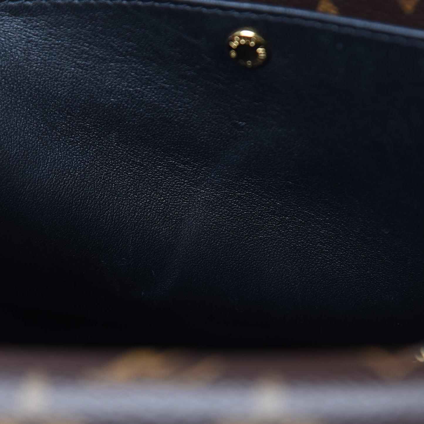 Monogram Double V Black