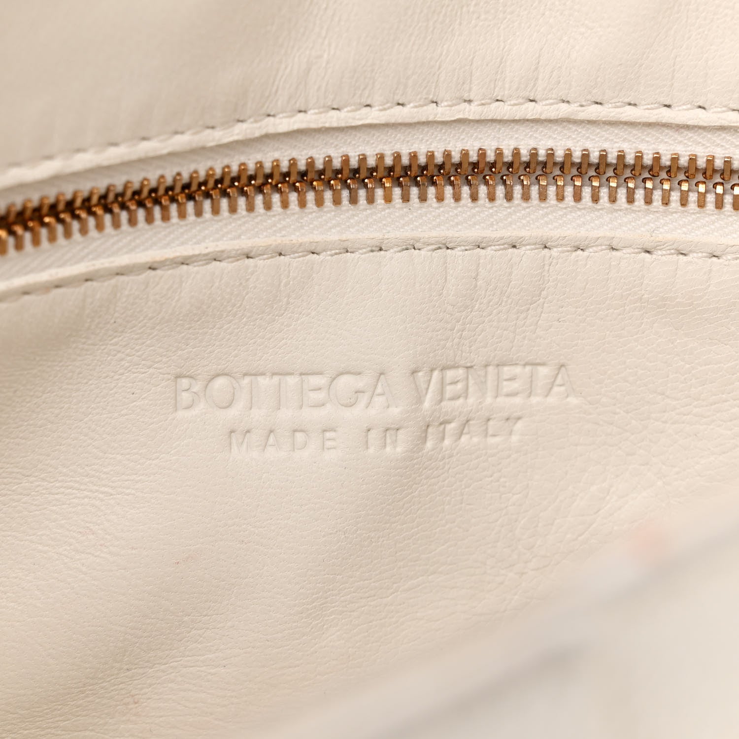 Bottega Veneta Grained Calfskin Maxi Intrecciato Cassette Crossbody Bag White 6 of 17
