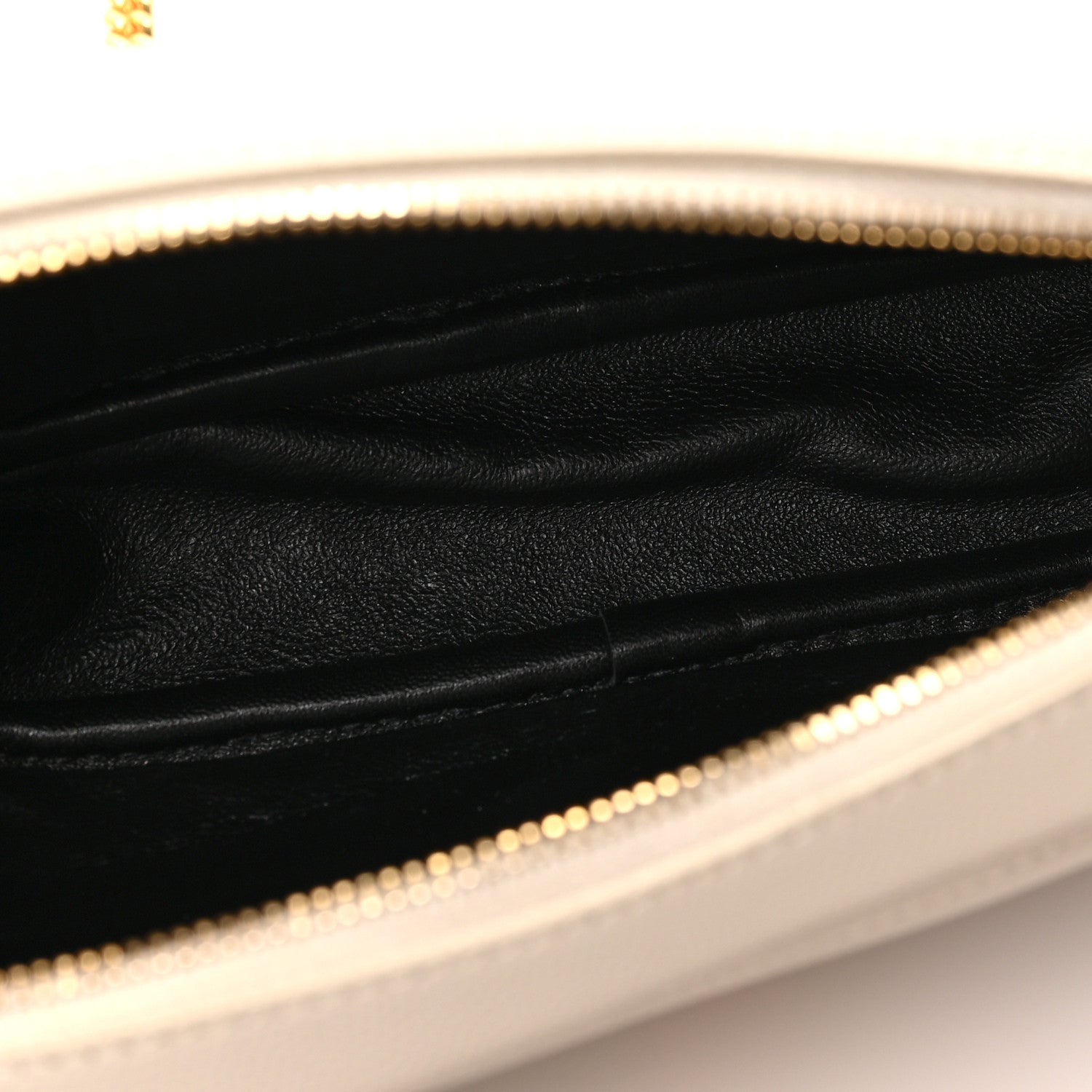 Saint Laurent Grain De Poudre Matelasse Monogram Mini Lou Camera Bag Blanc Vintage 5 of 8