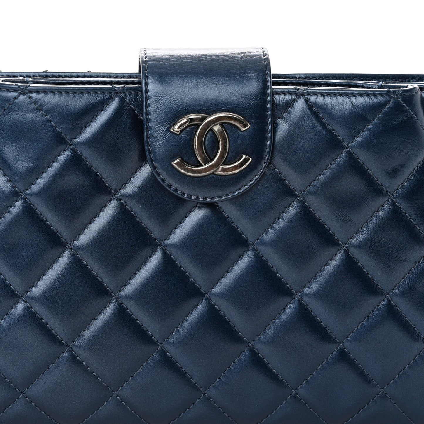 Glazed Calfskin Quilted Coco Pleats Clutch Navy