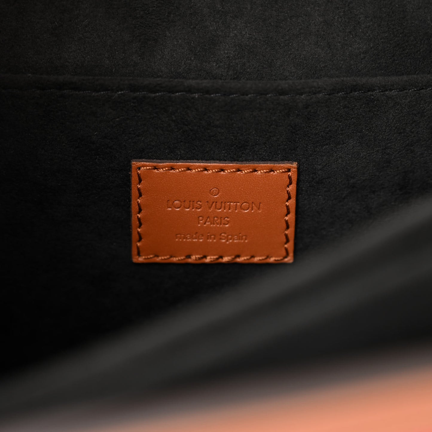 Taurillon Dauphine MM Panama Scarlet