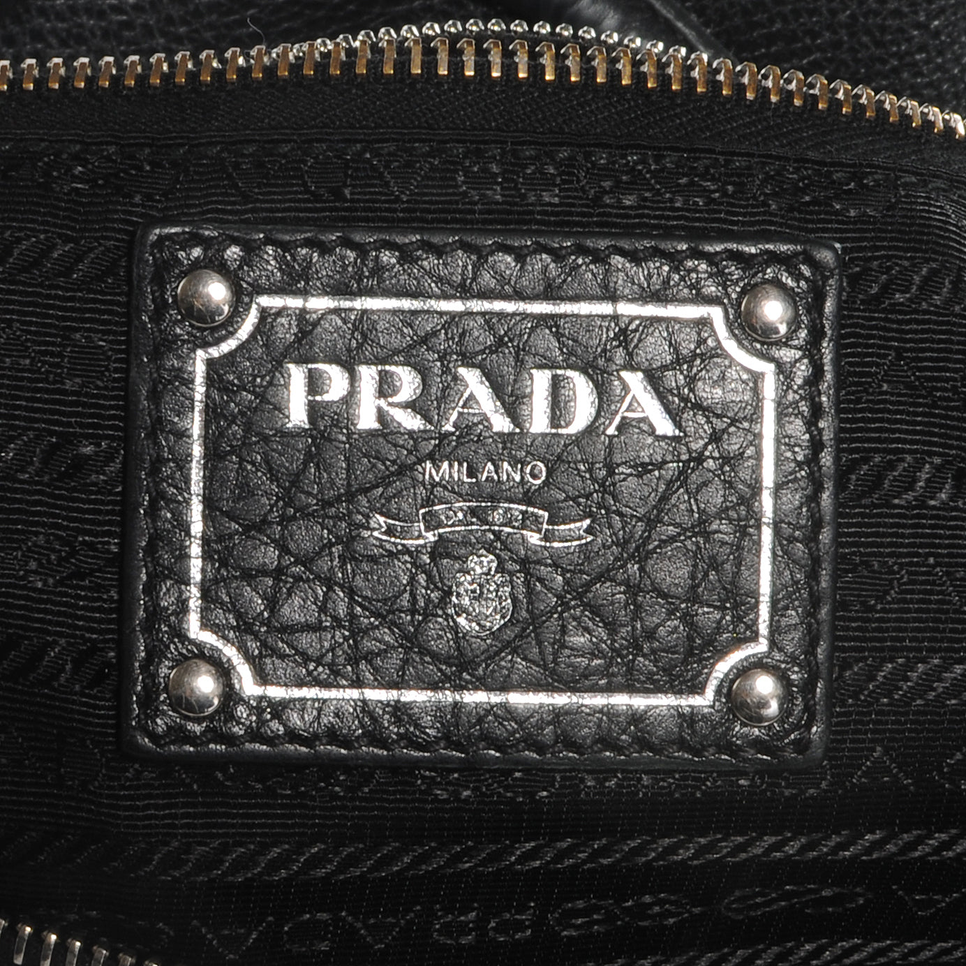 Vitello Daino Shoulder Bag Black