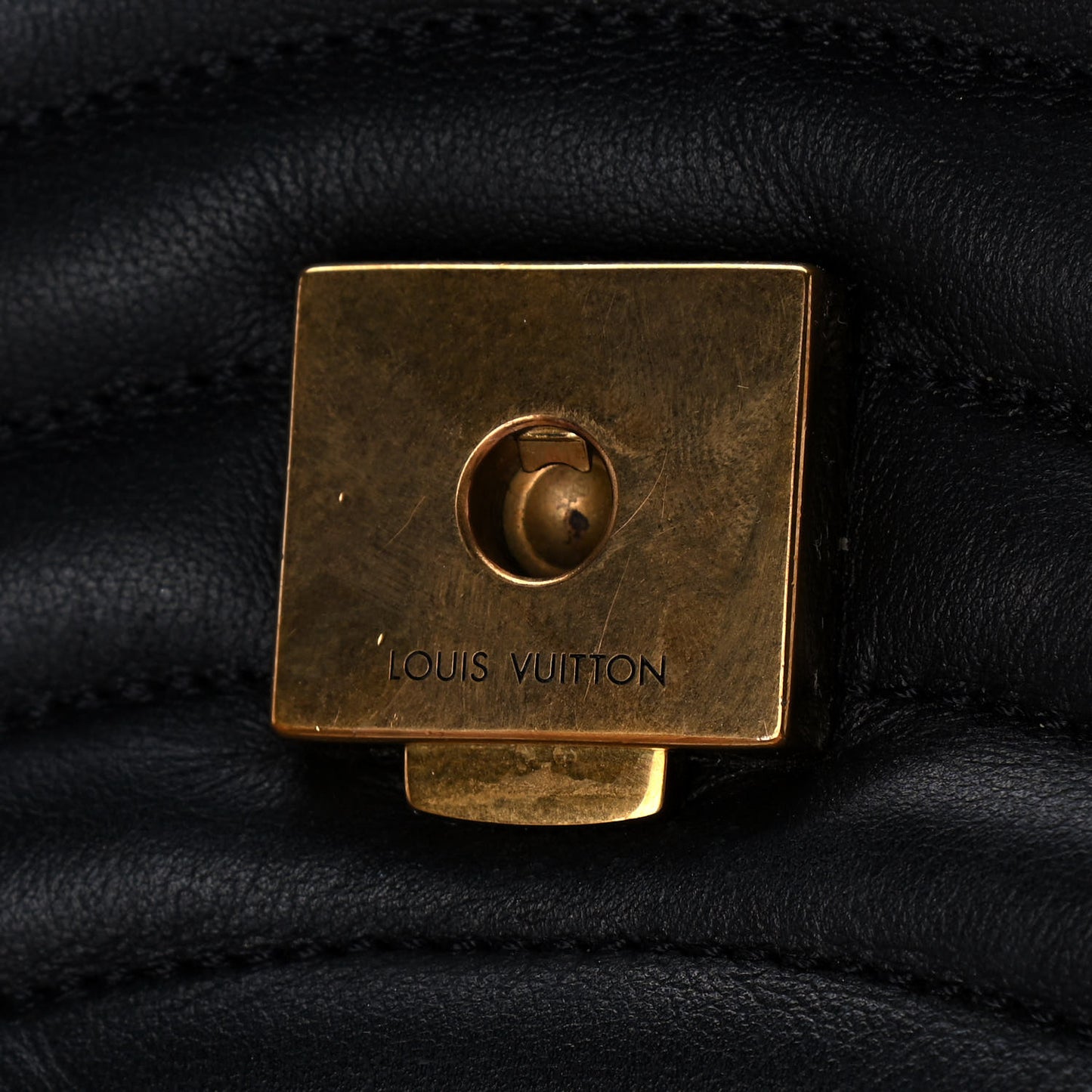 Calfskin New Wave Chain MM Black