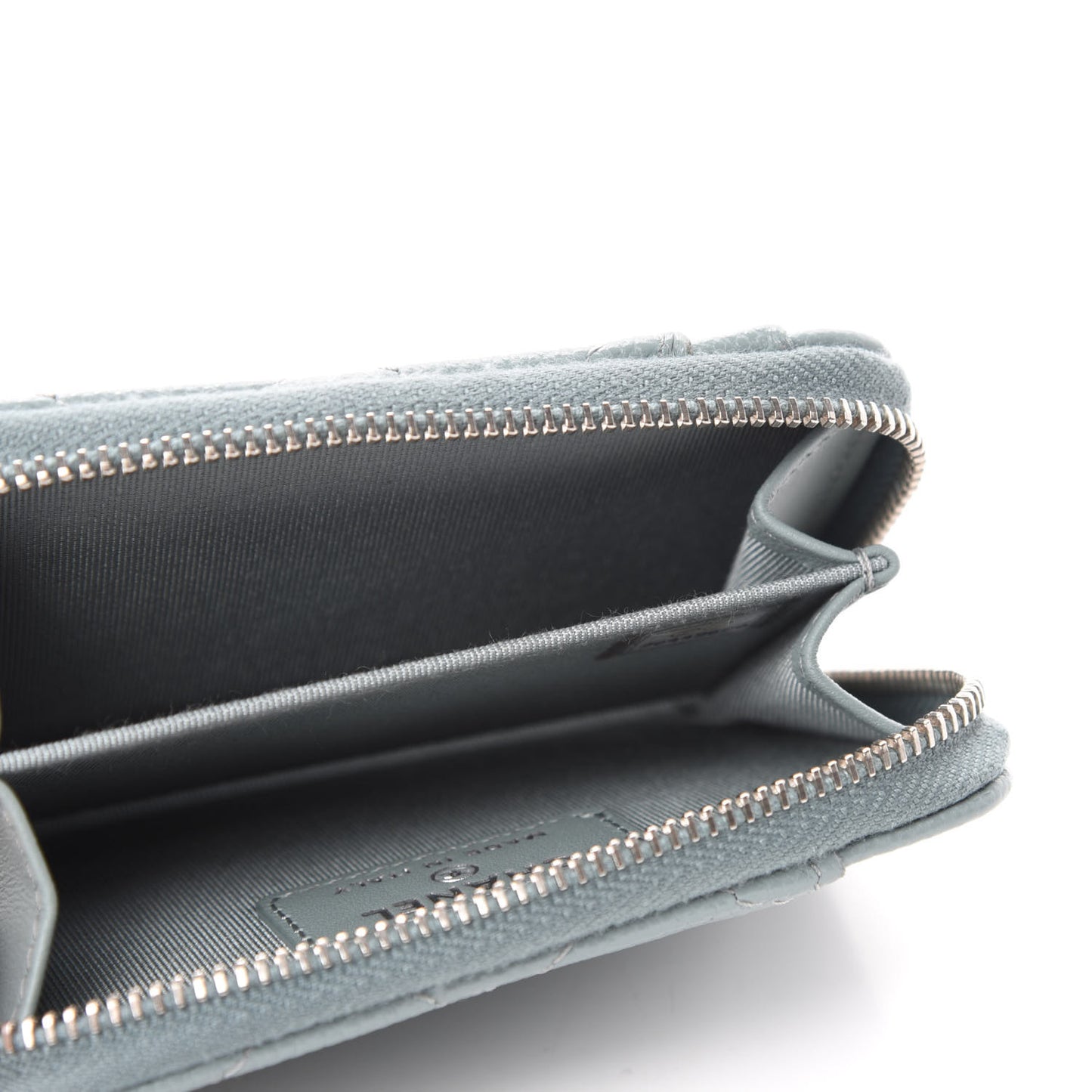 Caviar Quilted Zip Card Holder Light Blue