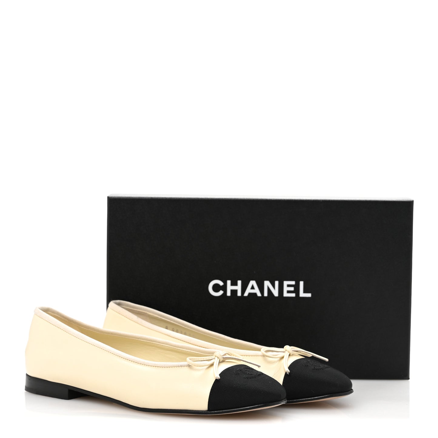 Calfskin Grosgrain Cap Toe CC Ballerina Flats 39.5 Ivory Black