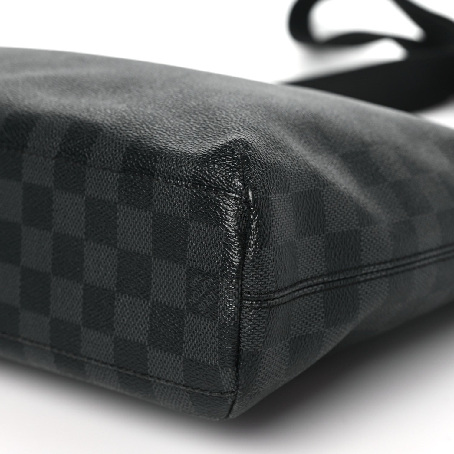 Louis Vuitton Damier Graphite Mick MM 7 of 7