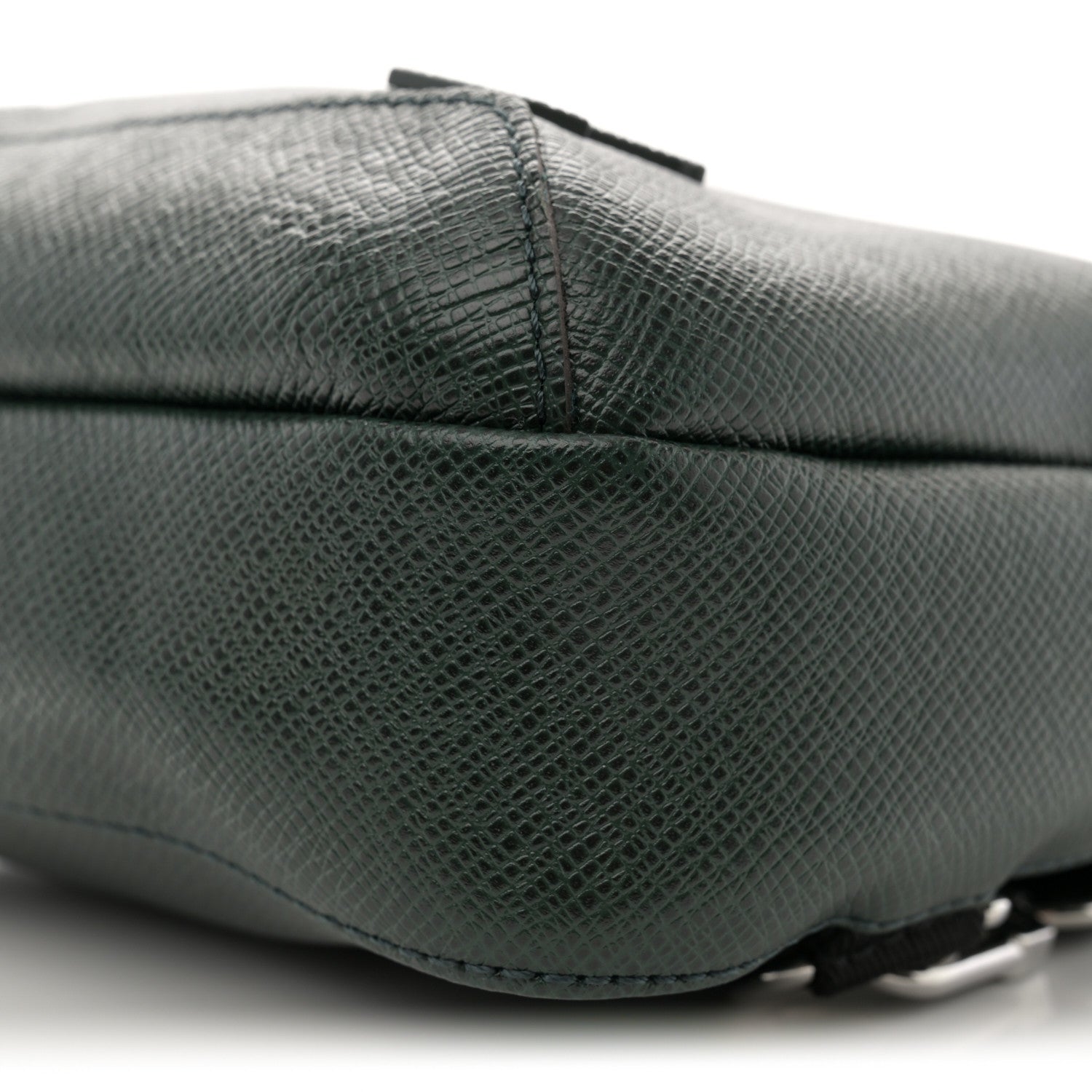 Louis Vuitton Taiga Avenue Sling Bag Epicea 9 of 11