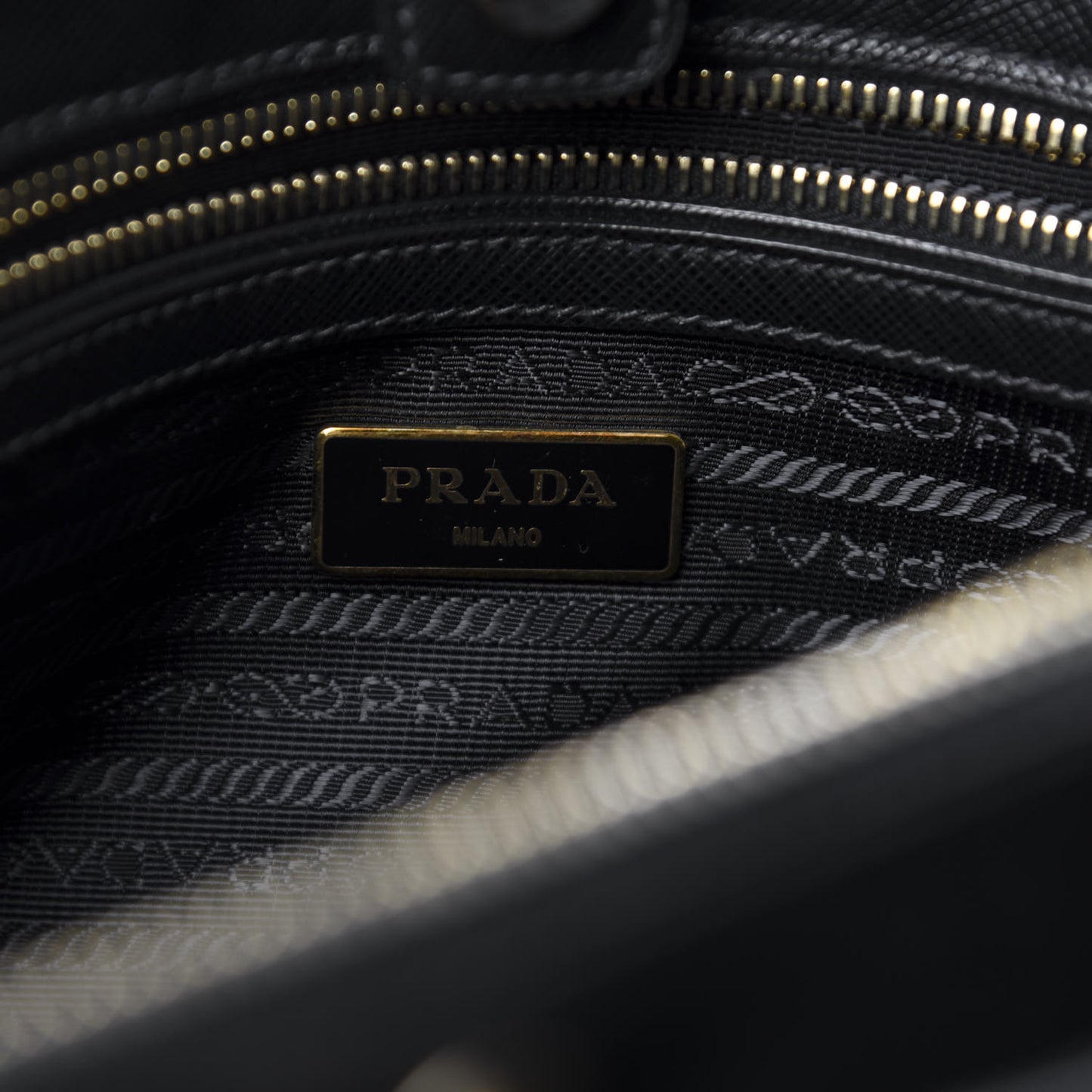 Saffiano Lux Medium Tote Black