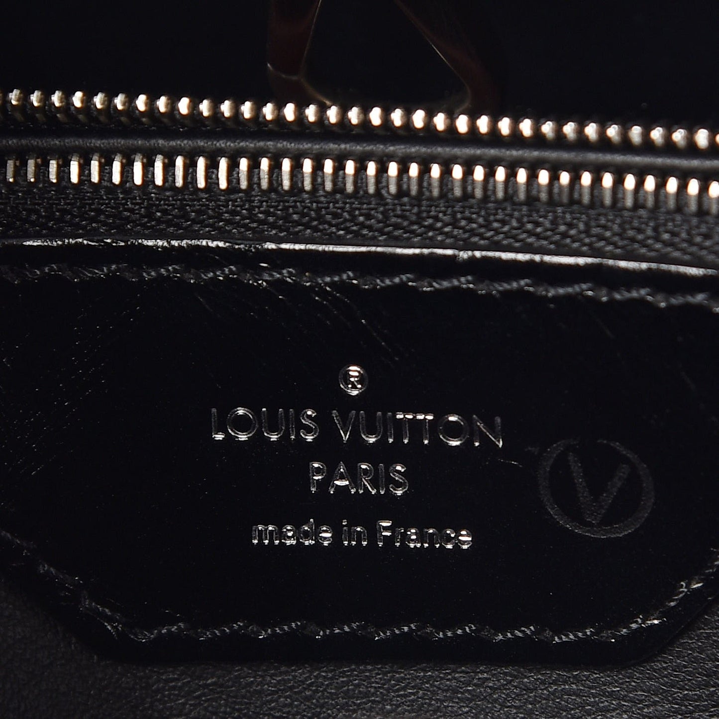 Taurillon Capucines MM Shiny Black