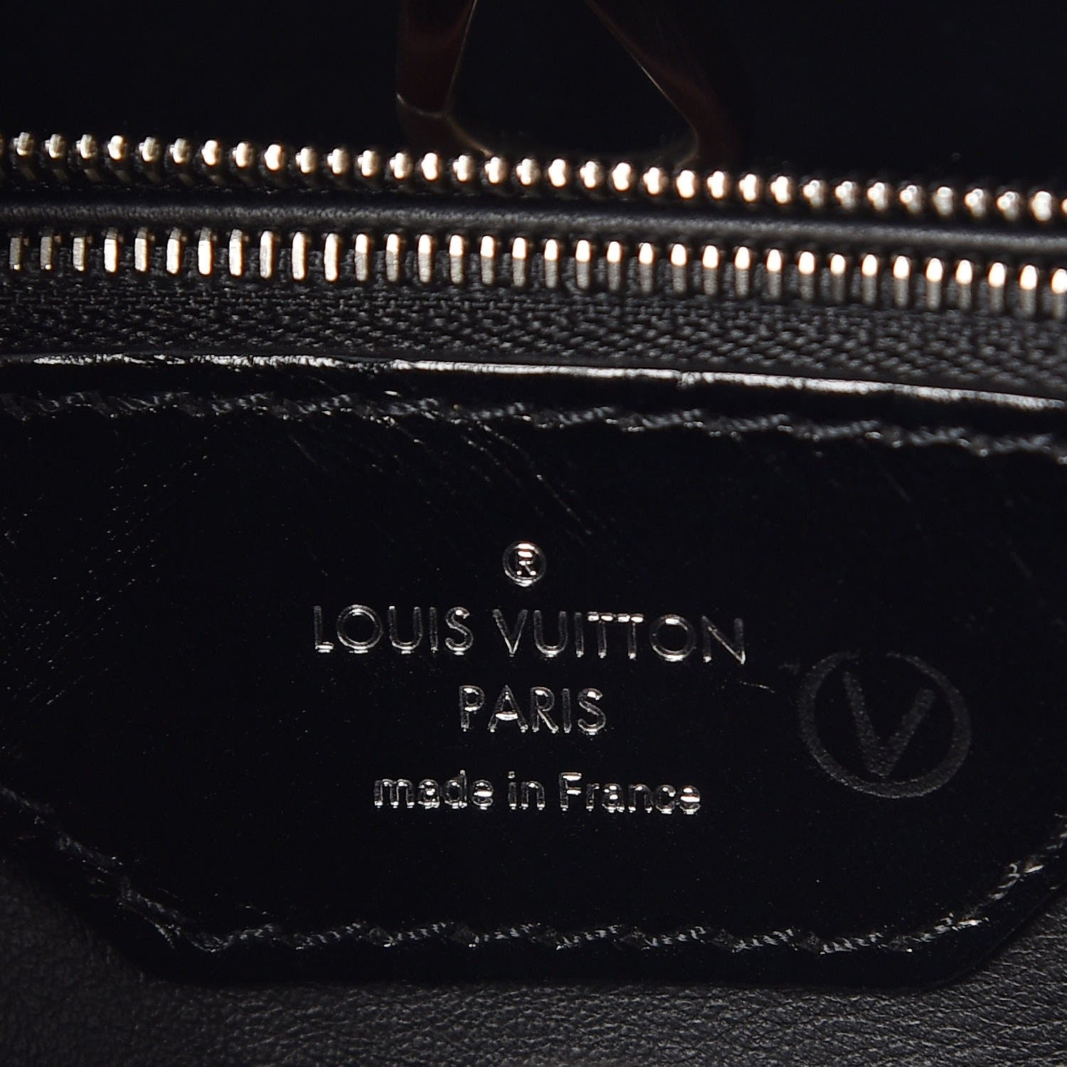 Louis Vuitton Taurillon Capucines MM Shiny Black 6 of 6