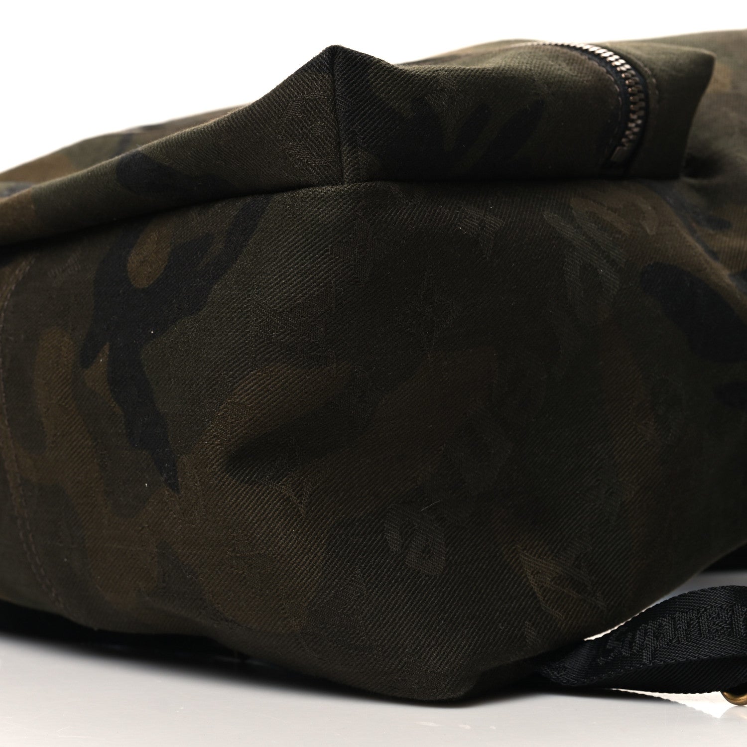 Louis Vuitton X SUPREME Canvas Camouflage Apollo Backpack 9 of 9