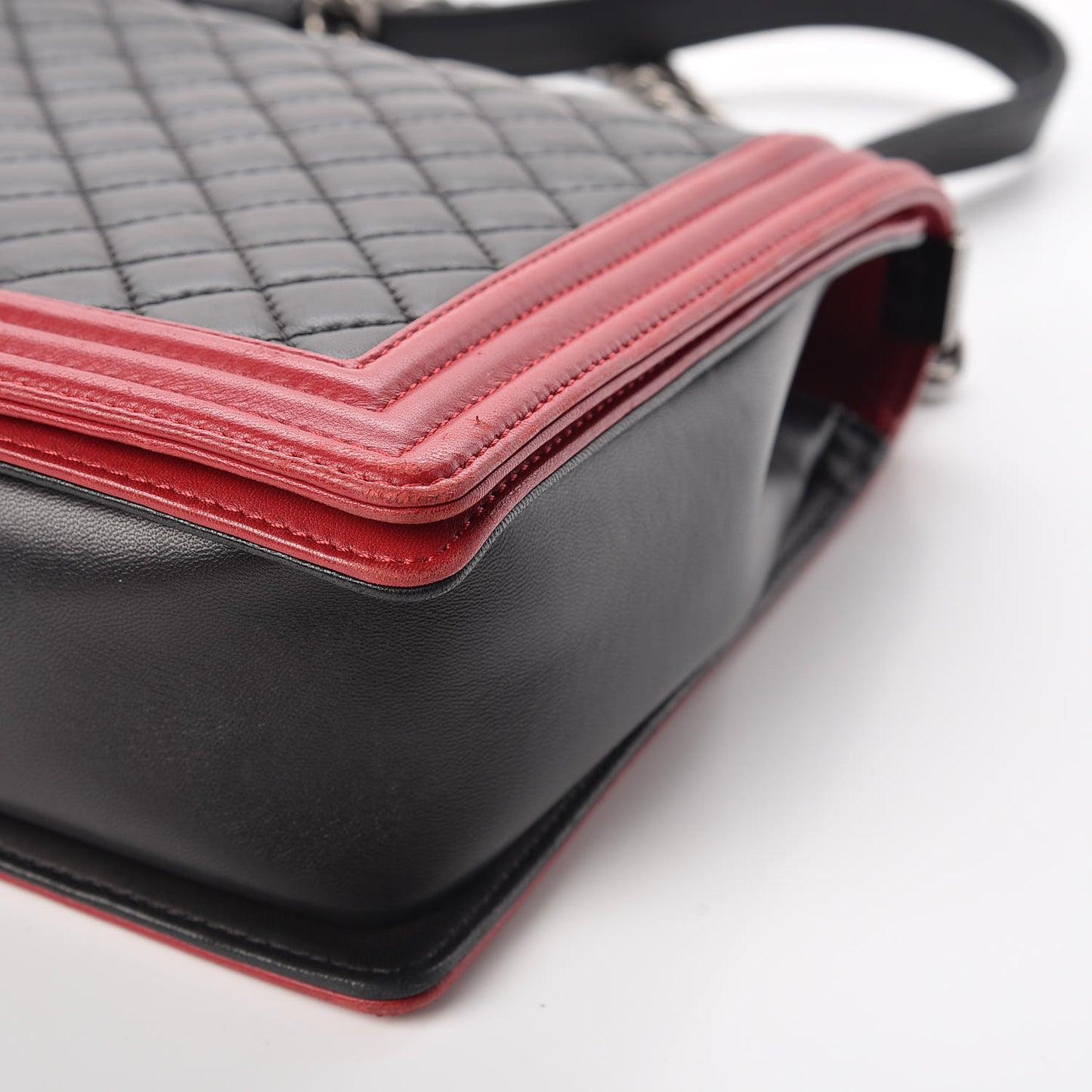 Lambskin Quilted Large Boy Flap Black Red