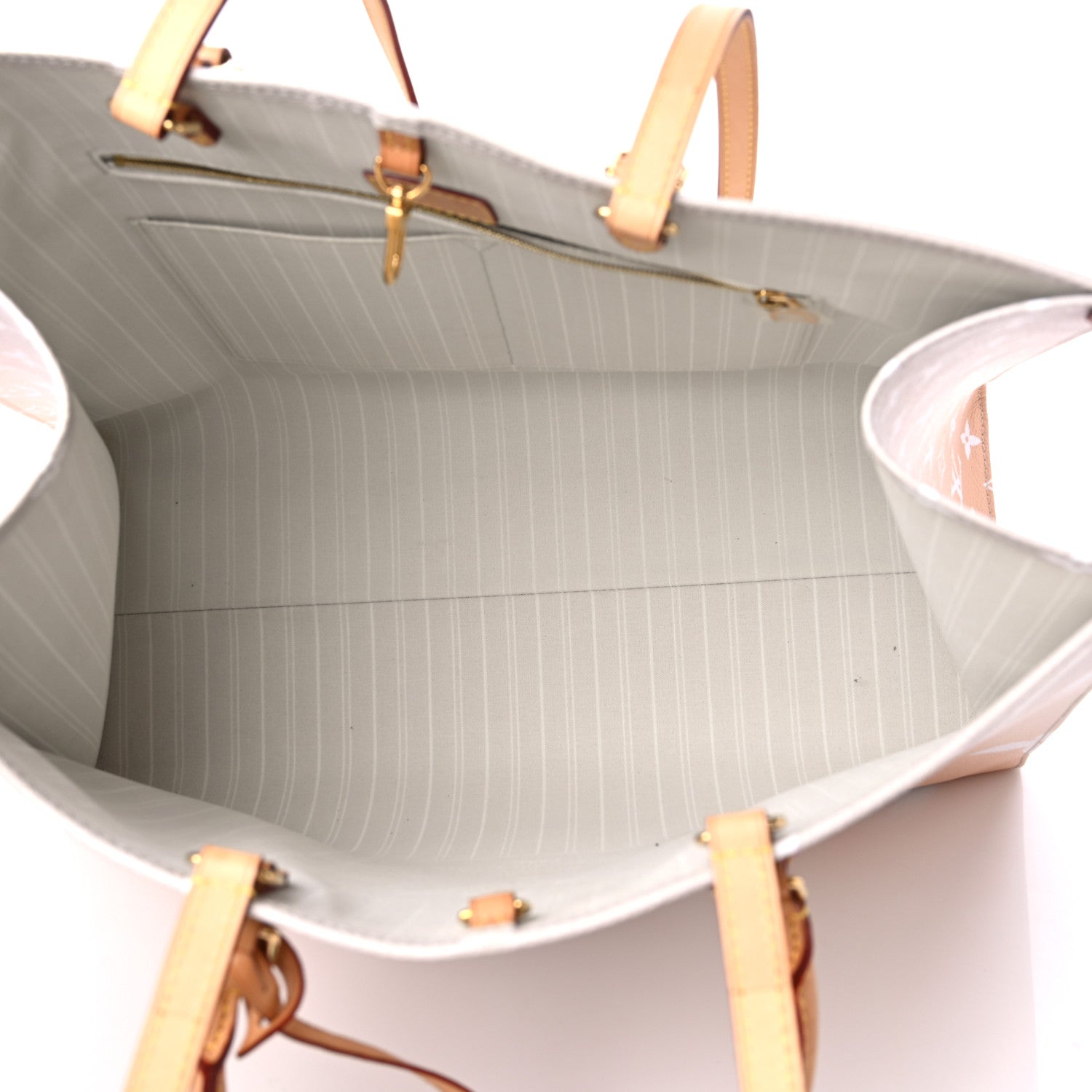 Louis Vuitton Monogram Giant By The Pool OnTheGo GM Brume 4 of 18