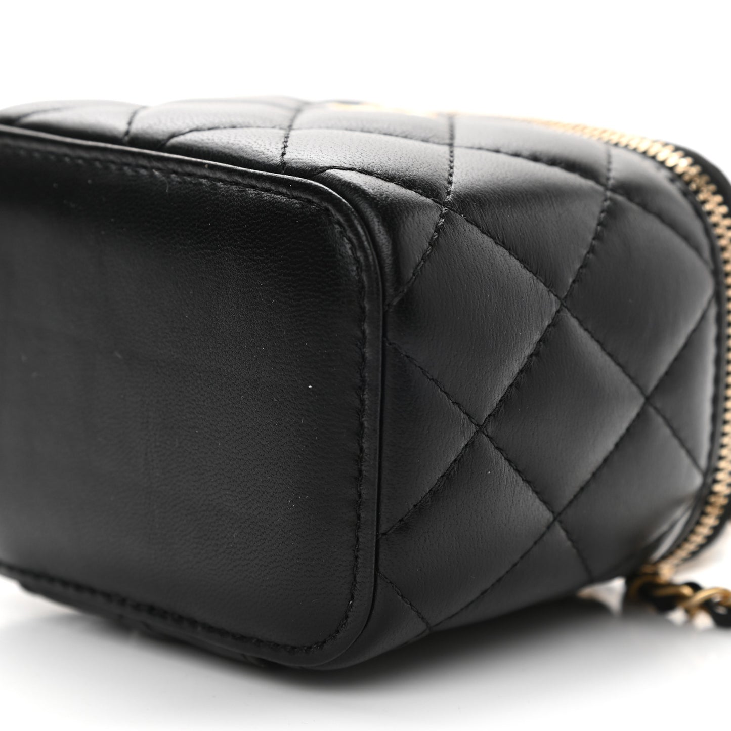 Lambskin Quilted Mini Pearl Crush Vanity Case With Chain Black