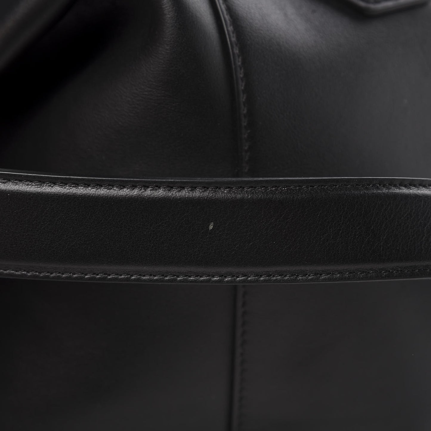 Smooth Calfskin Large Soft Antigona Black