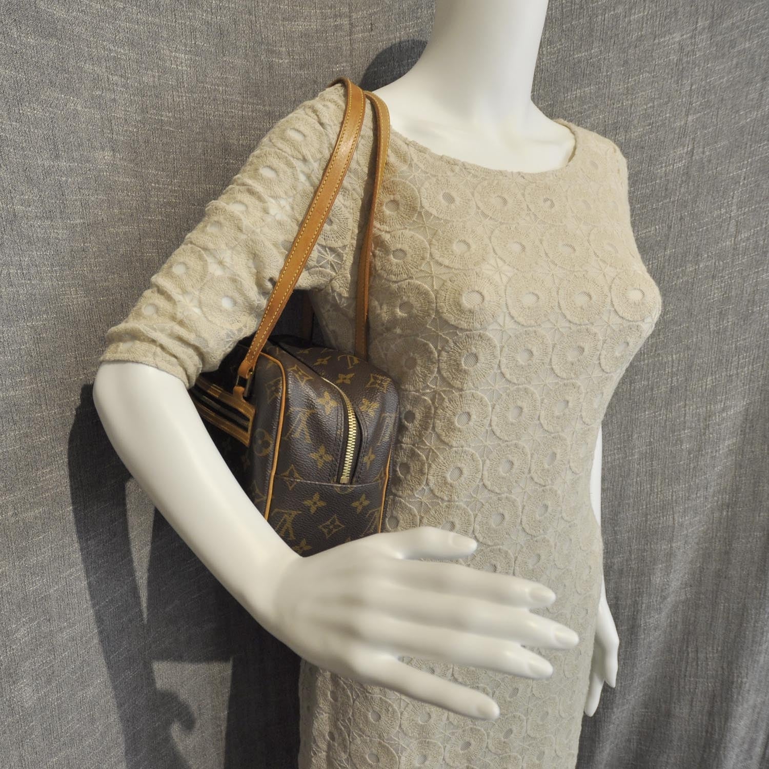 Louis Vuitton Monogram Cite MM 2 of 8