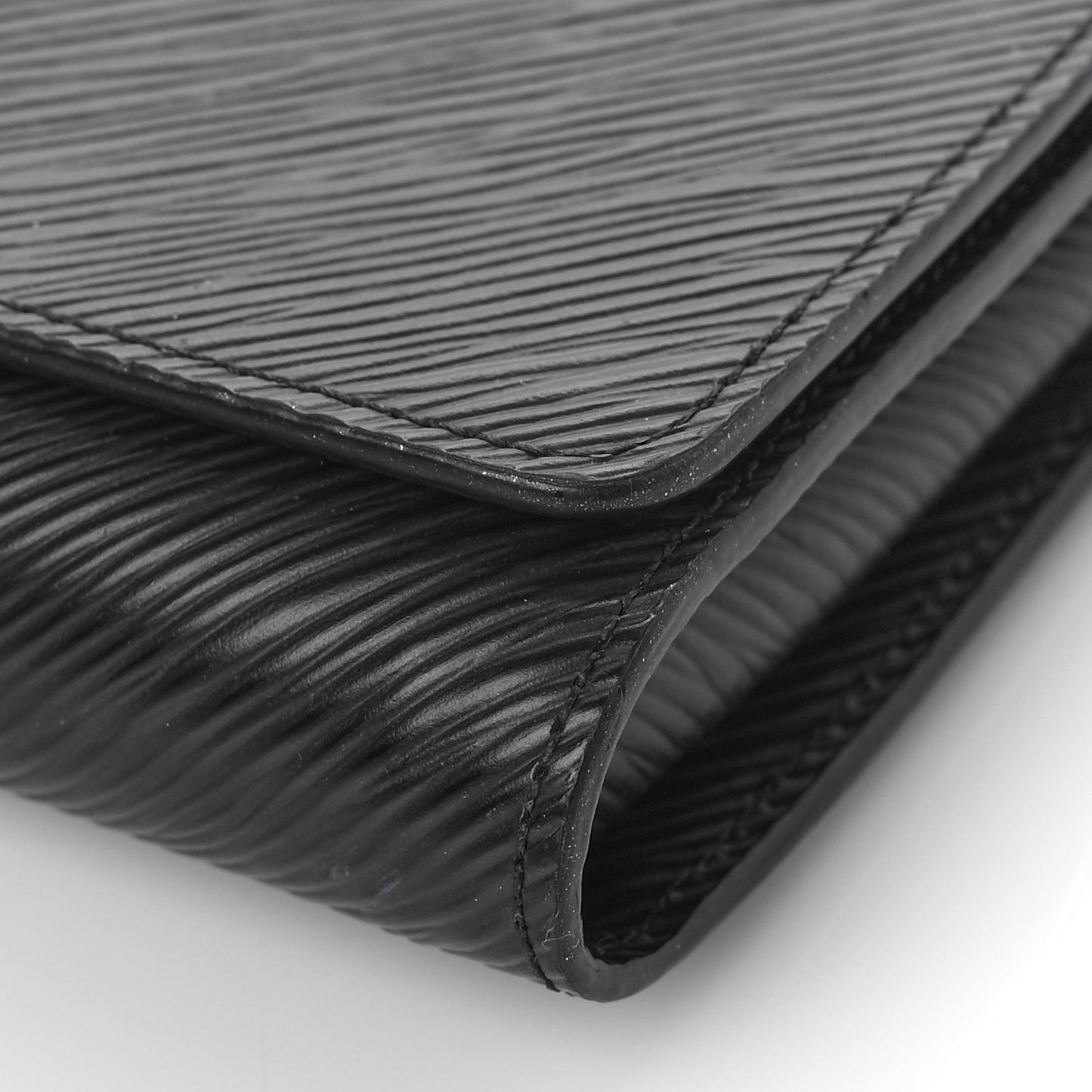 Epi Twist Chain Wallet Black