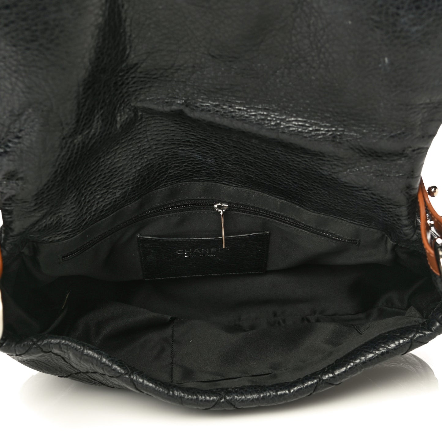 Glazed Calfskin Stitched On The Road Flap Black
