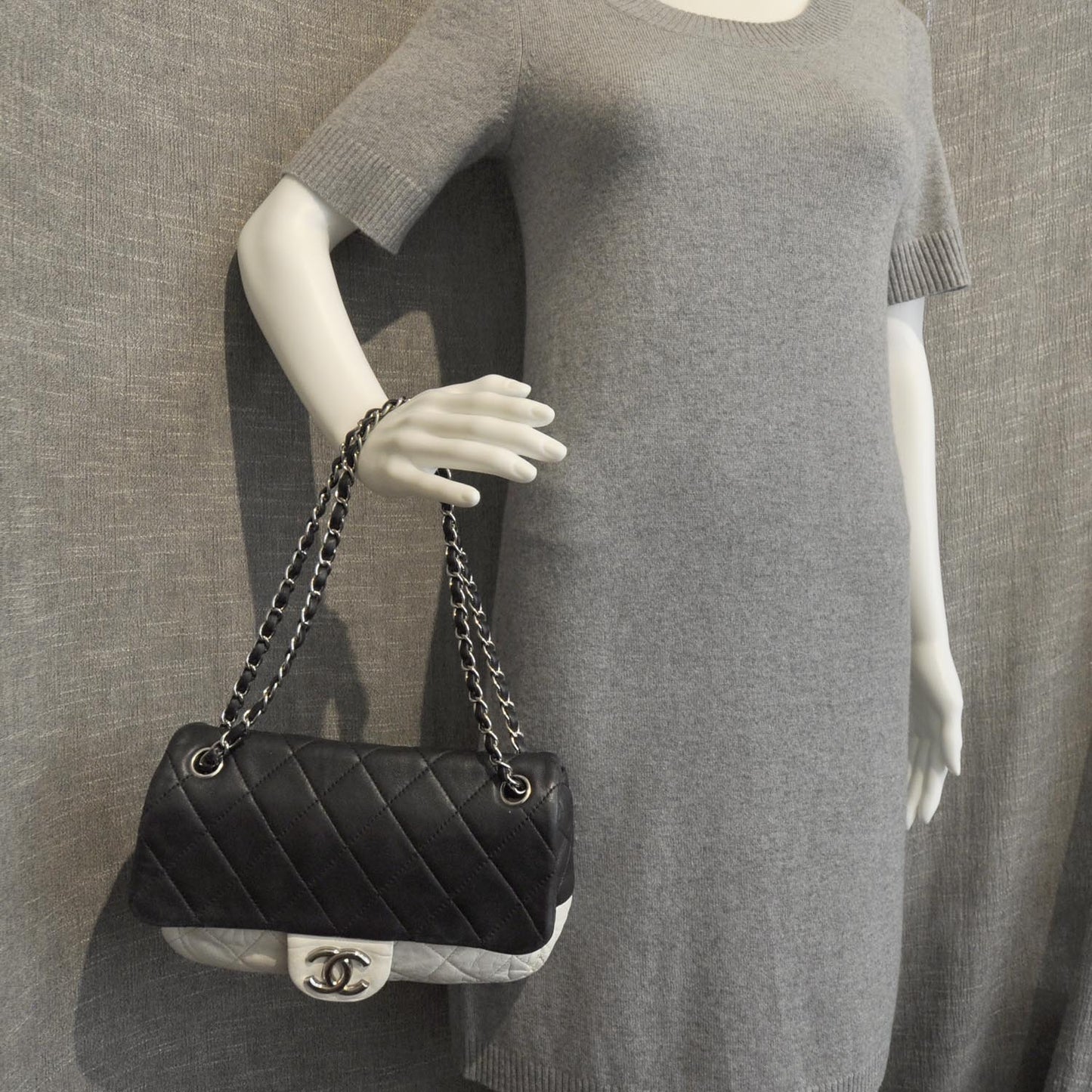Leather Quilted Medium Flap Black White