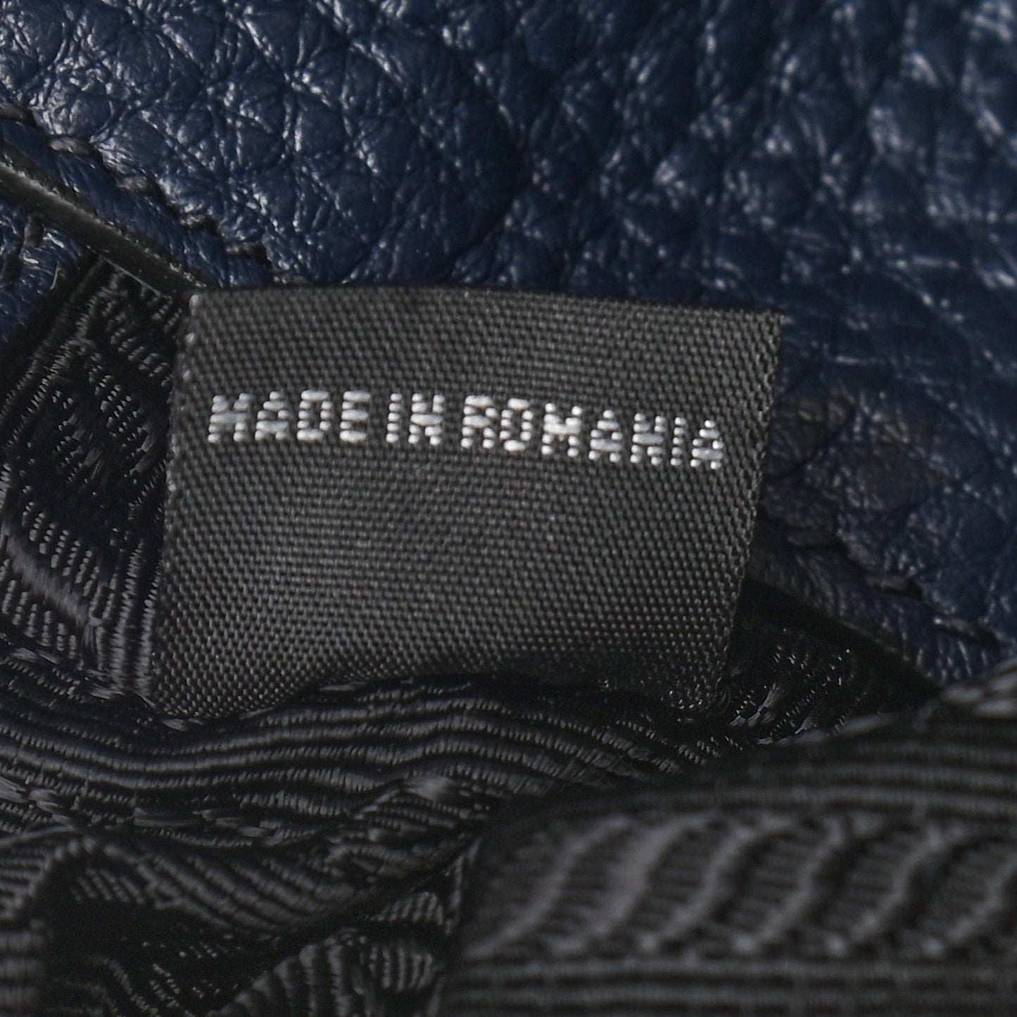 Vitello Daino Flap Crossbody Baltico