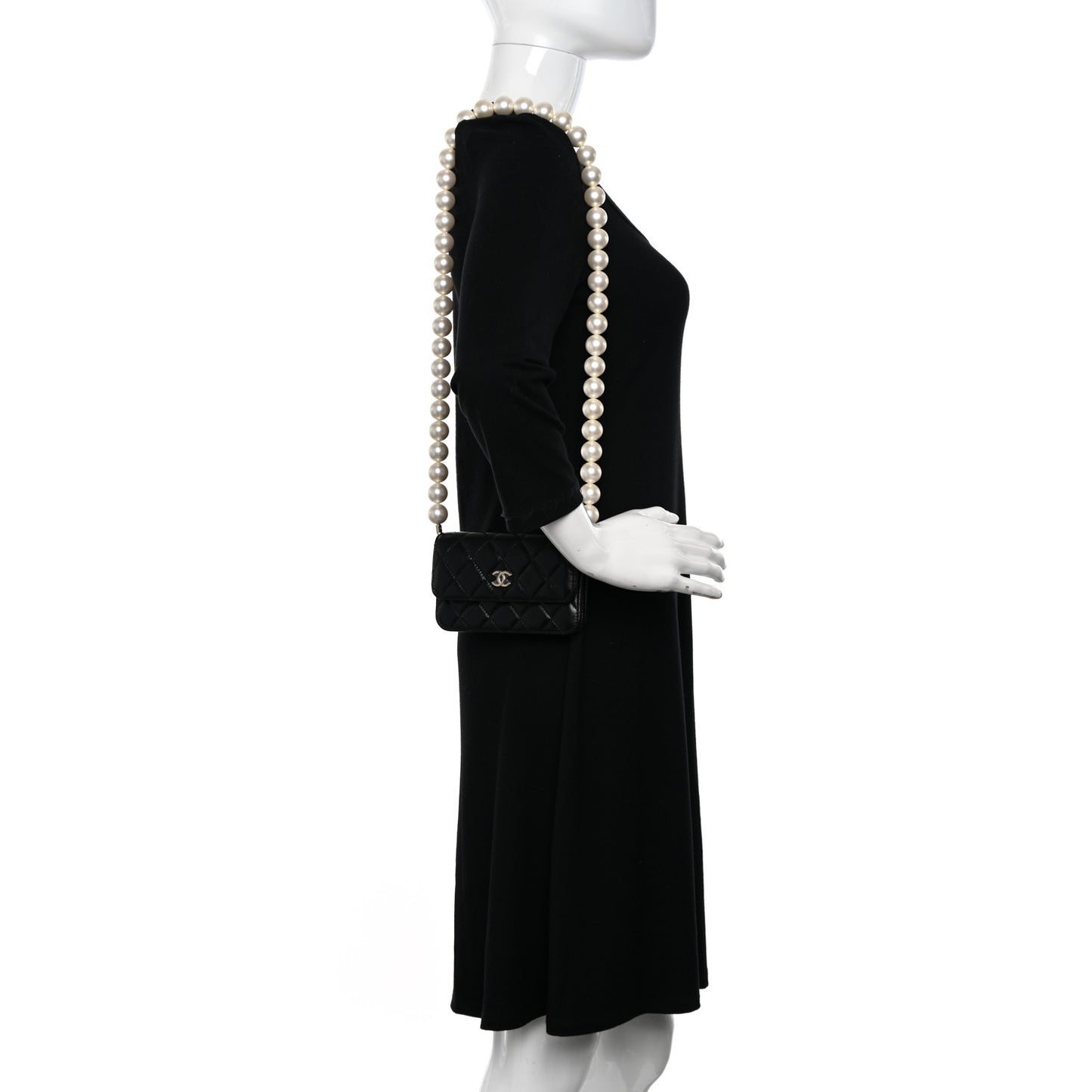Calfskin Quilted Maxi Pearls Clutch With Chain Black