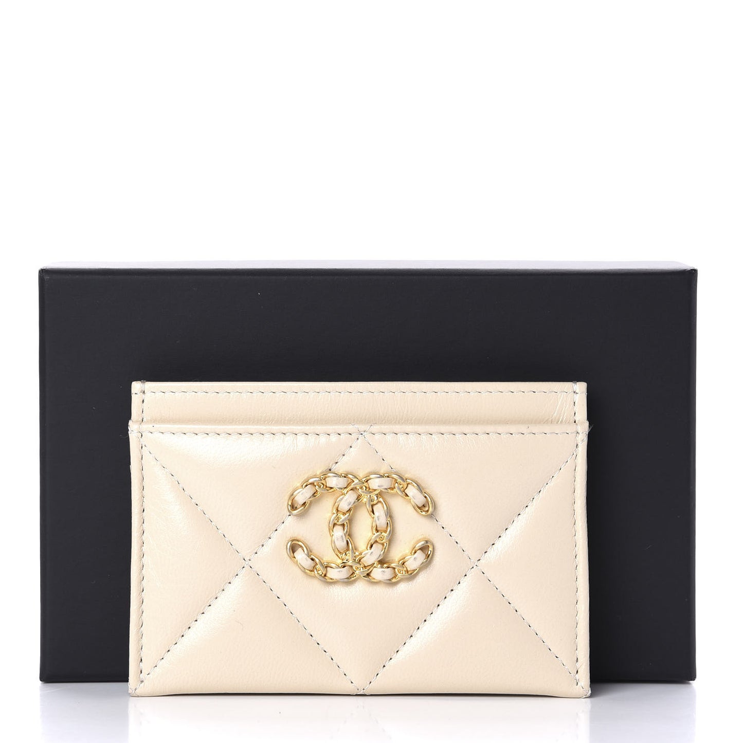 Shiny Goatskin Quilted Chanel 19 Card Holder Beige