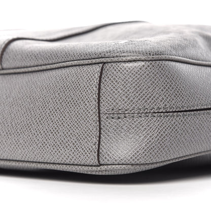 Louis Vuitton Taiga Porte-Documents Voyage PM Glacier 9 of 9