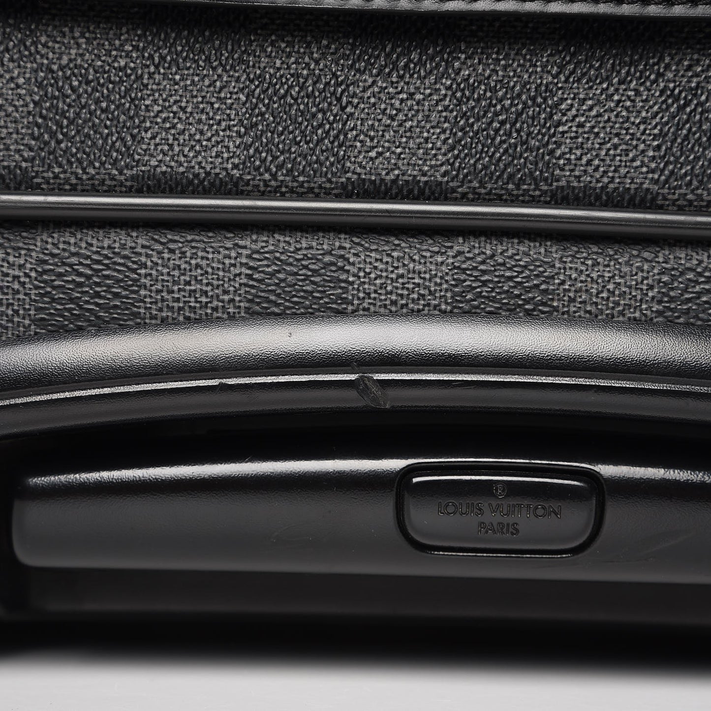 Damier Graphite Pegase 65