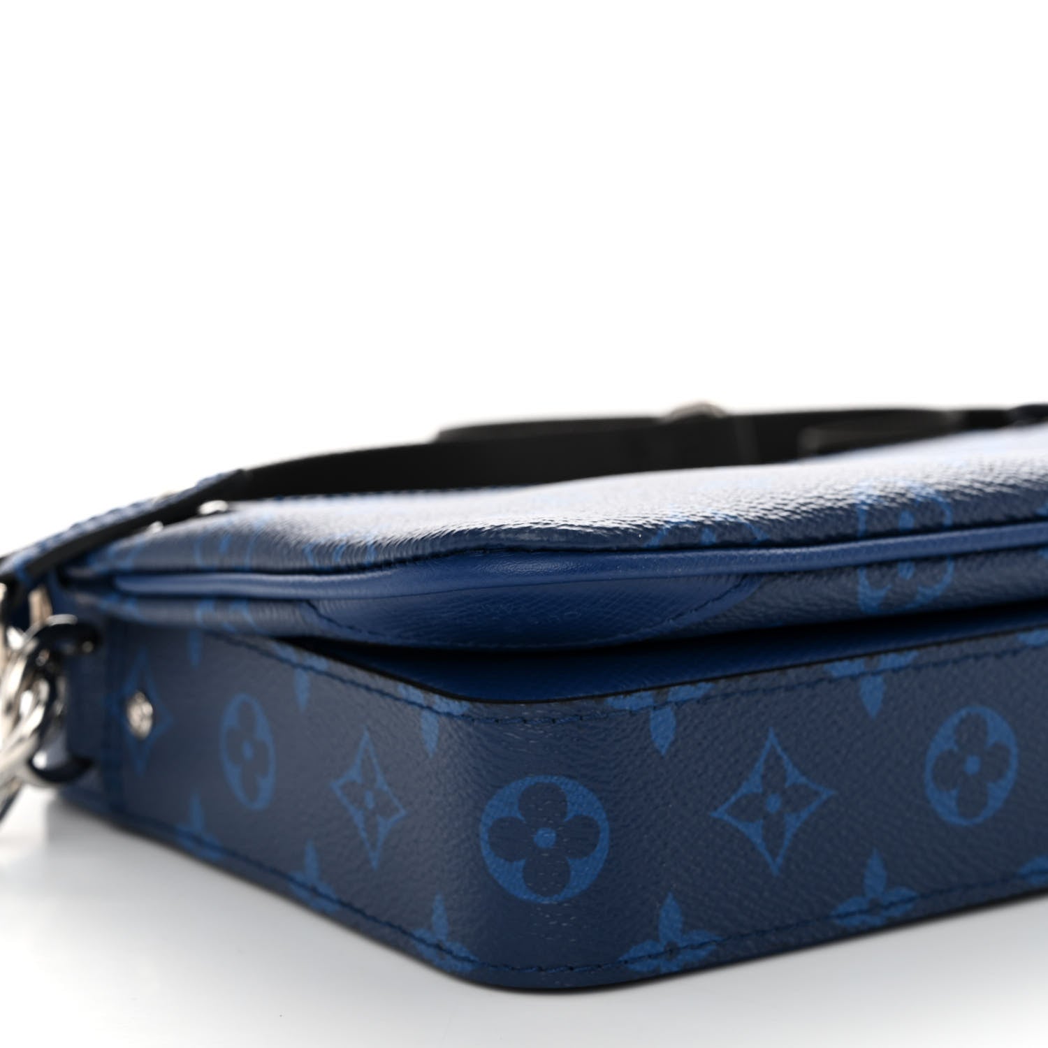 Louis Vuitton Taigarama Trio Messenger Cobalt 9 of 10