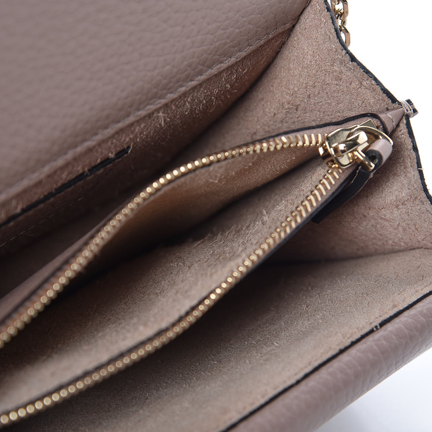 Valentino Garavani Pebbled Calfskin Rockstud Wallet on Chain Poudre 7 of 10