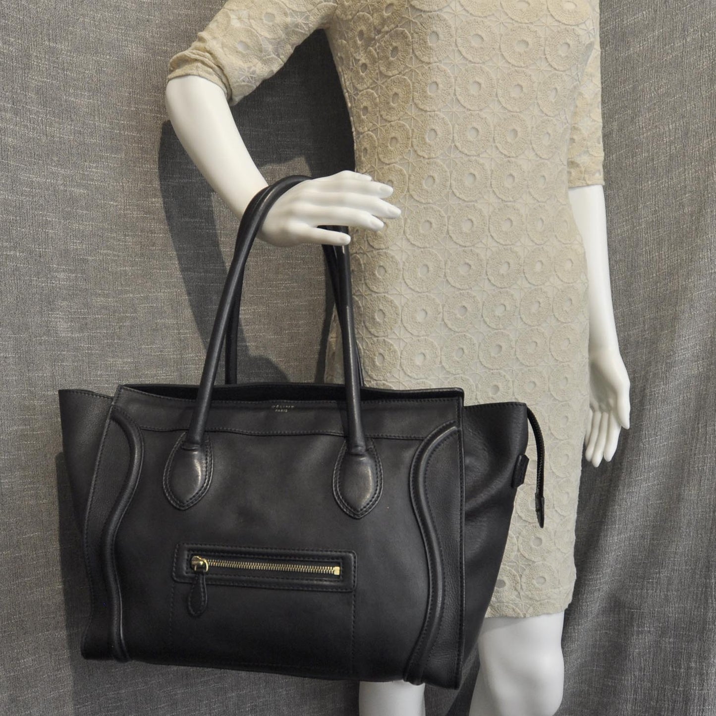 Smooth Calfskin Shoulder Luggage Black