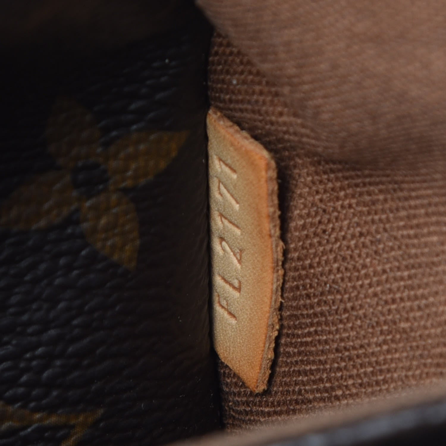 Louis Vuitton Monogram Totally MM 9 of 22
