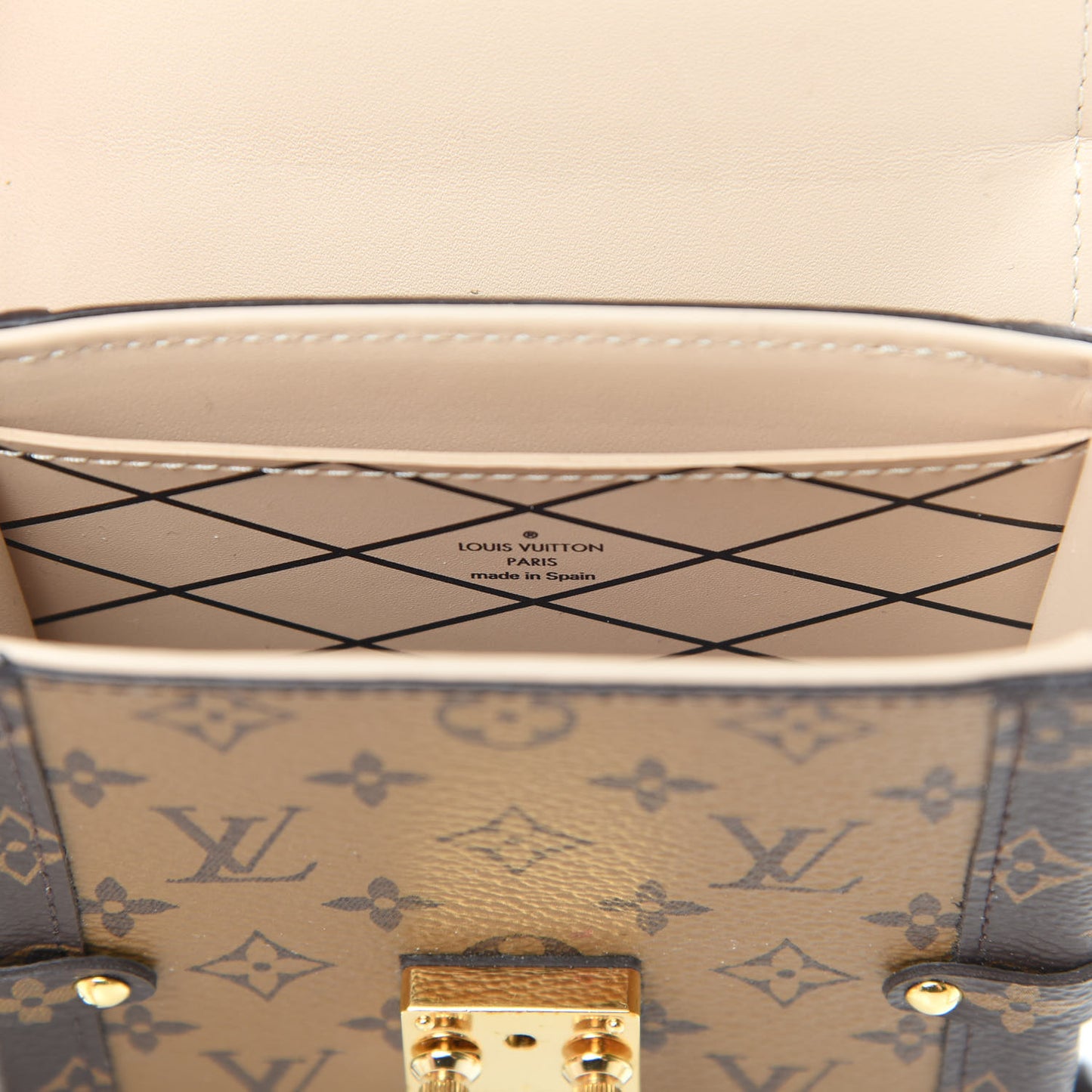 Reverse Monogram Pochette Trunk Verticale