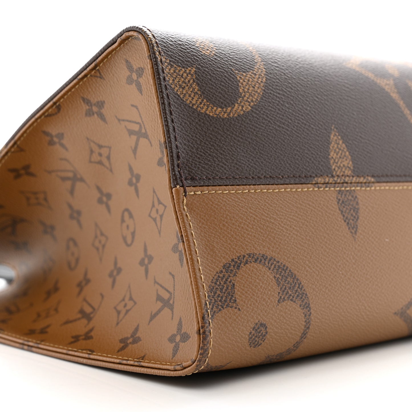 Reverse Monogram Giant Onthego MM