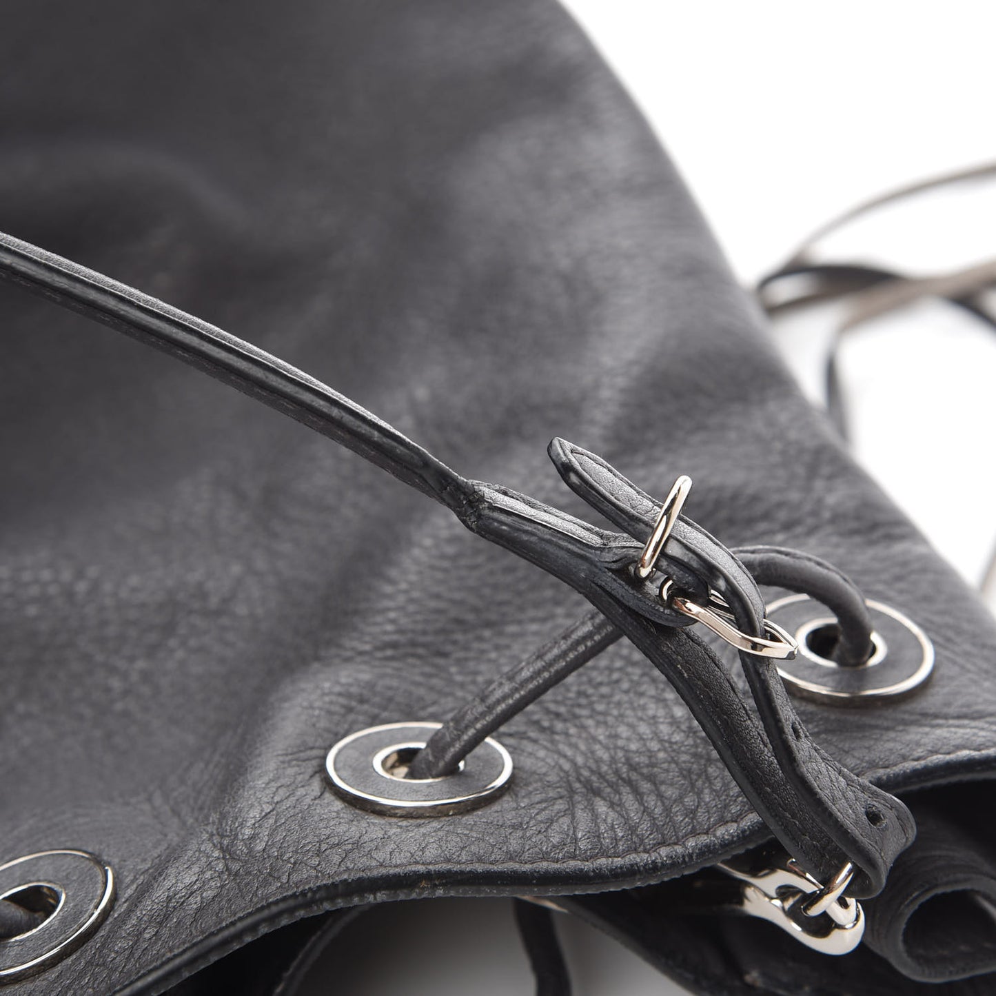 Veau Papier Plate Small Bucket Bag Gris Fossile