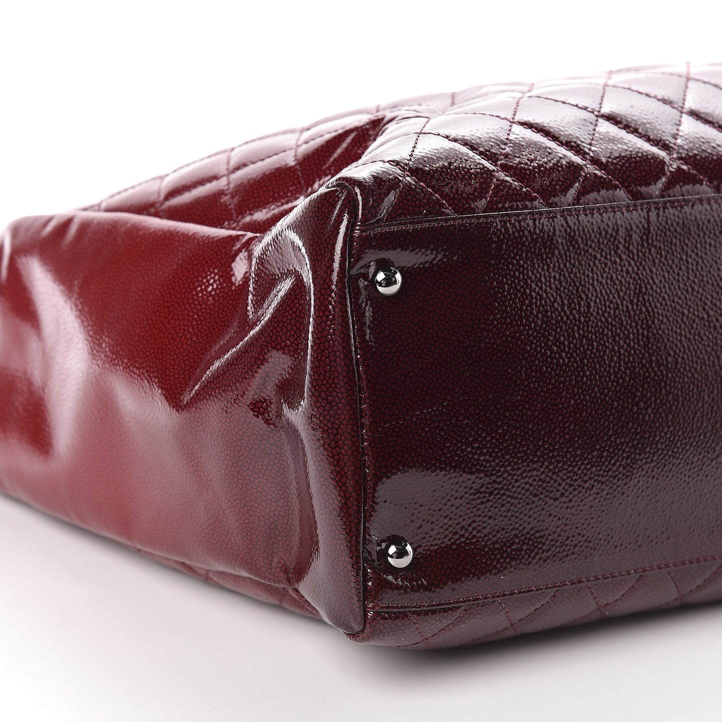 Patent Caviar Diamond Quilted Large Shine Reissue Tote Red