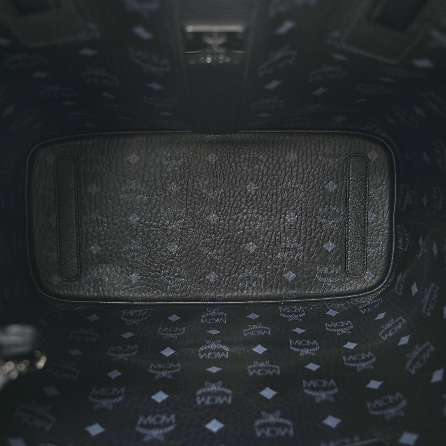 Visetos Medium Liz Reversible Shopper Tote Black