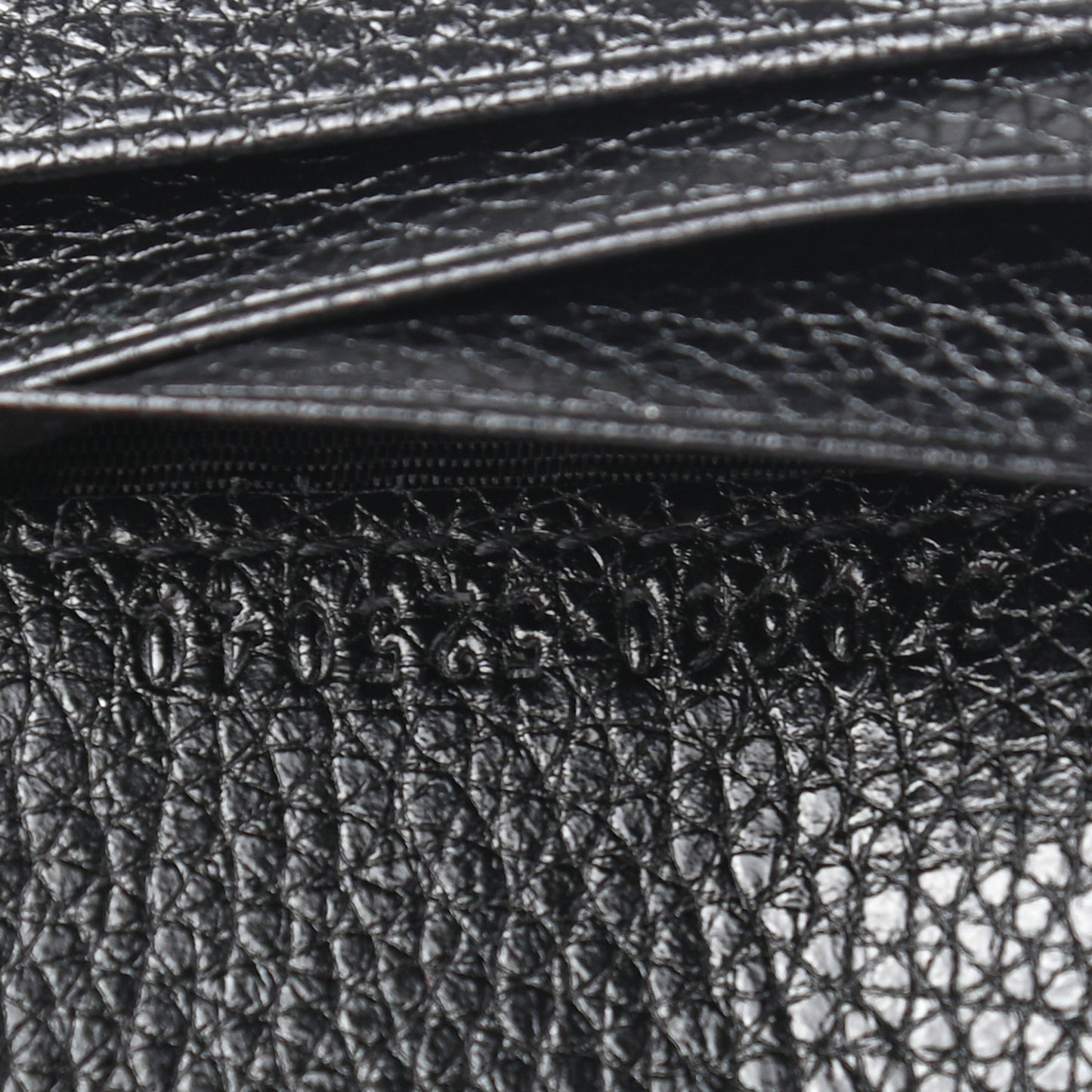 Grainy Calfskin Zumi Chain Card Case Wallet Black