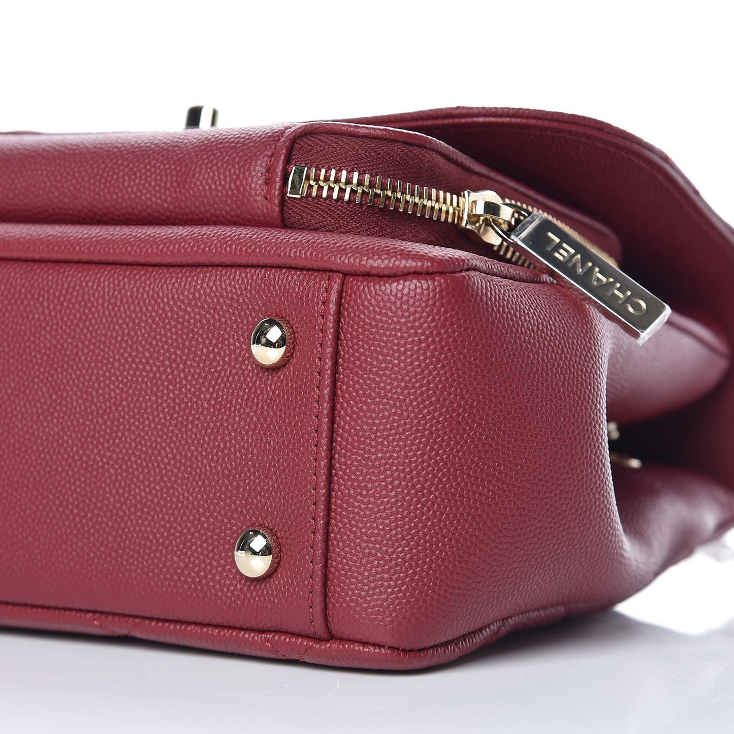 Caviar Quilted Medium Business Affinity Flap Burgundy