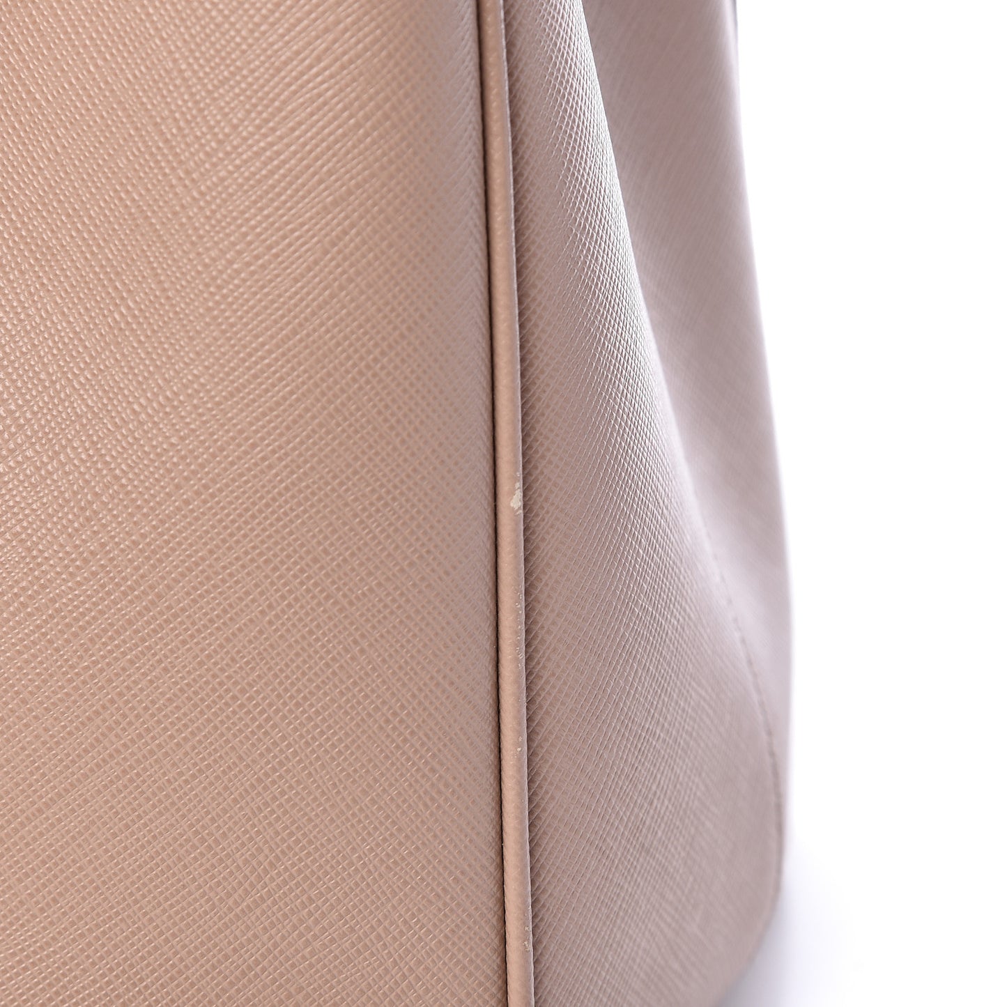 Saffiano Lux Medium Tote Cammeo